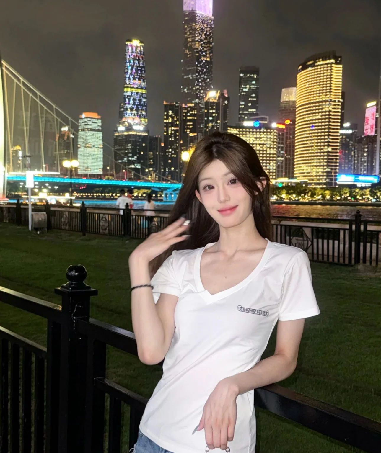 크롬하츠 여성 V넥 슬림핏 반팔 티셔츠 상세 이미지 6
