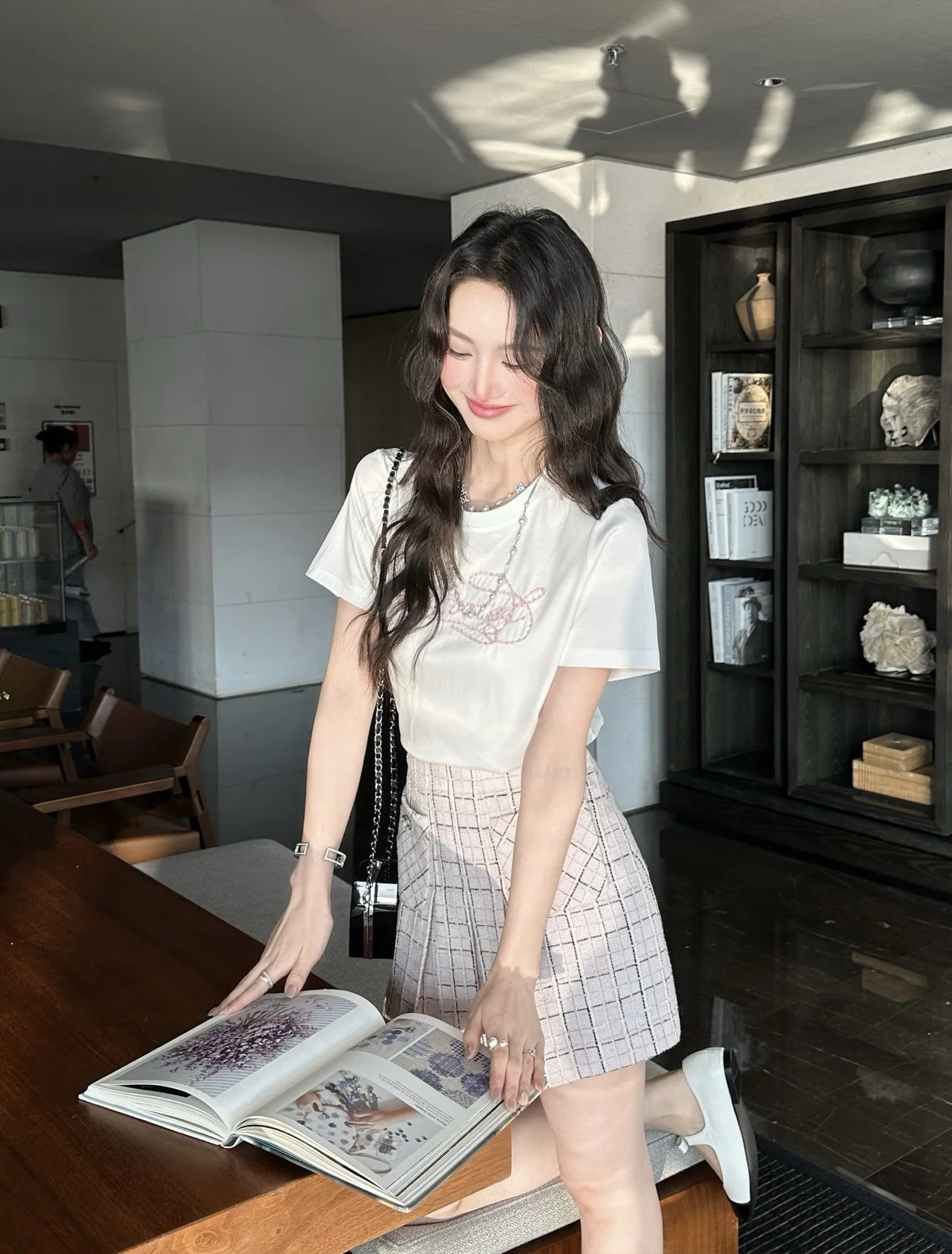 샤넬 핑크 자수 여성 반팔 티셔츠 상세 이미지 16