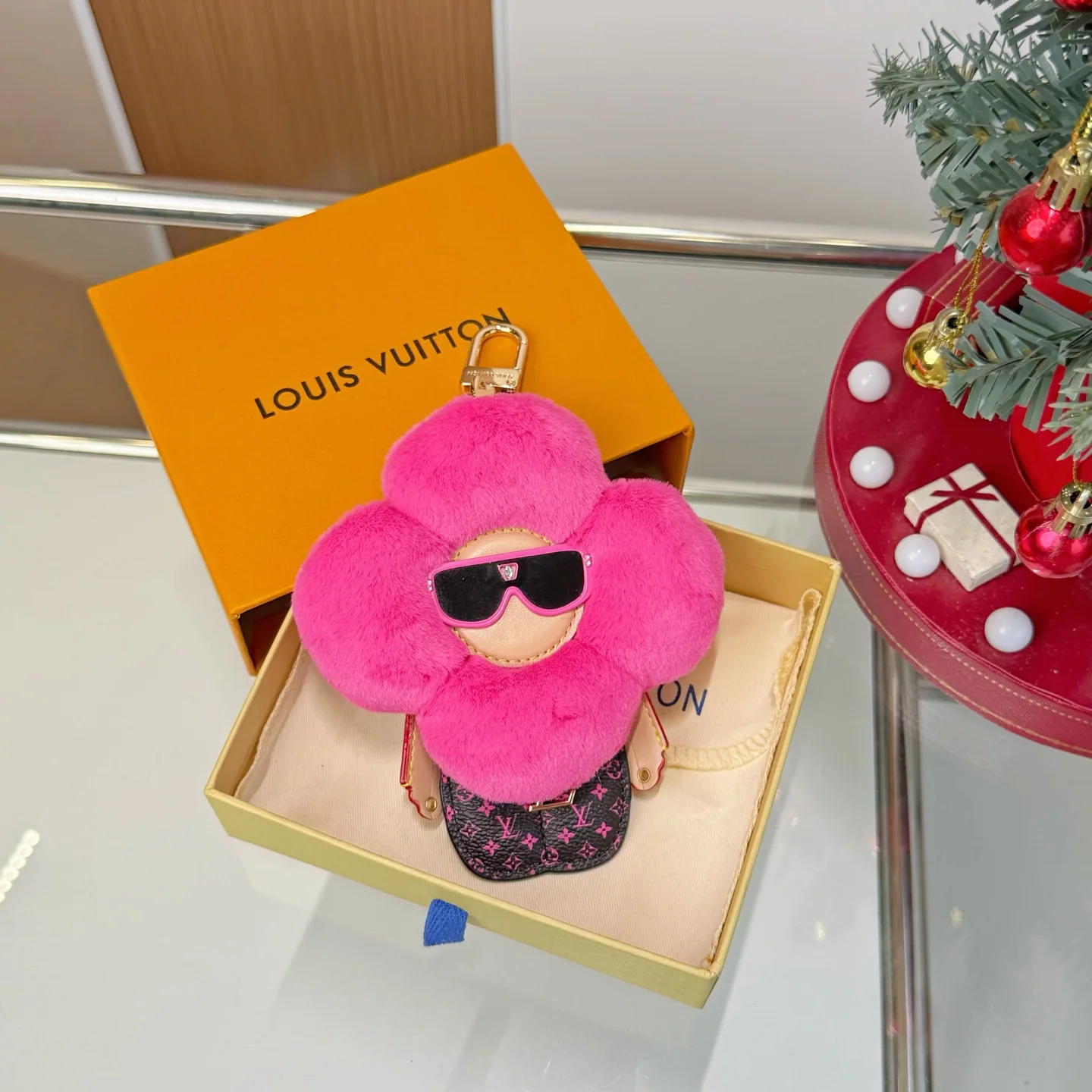 루이비통 비비안 해바라기 모노그램 키링 상세 이미지 2