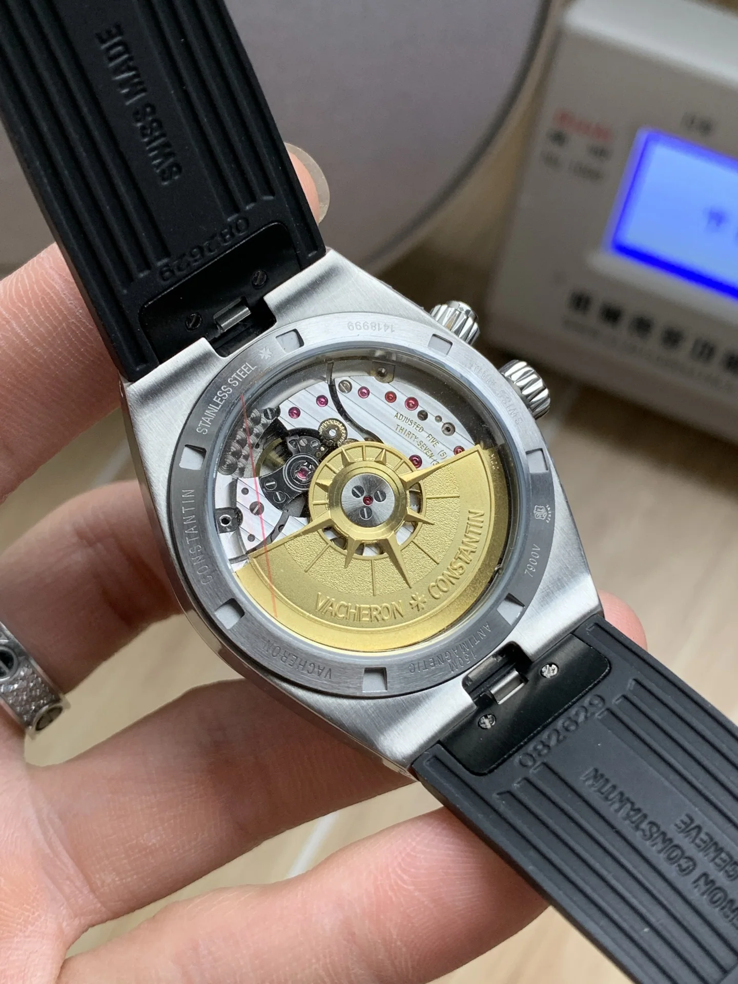 바쉐론콘스탄틴 오버시즈 멀티펑션 시계 42MM7920 V 상세 이미지 4