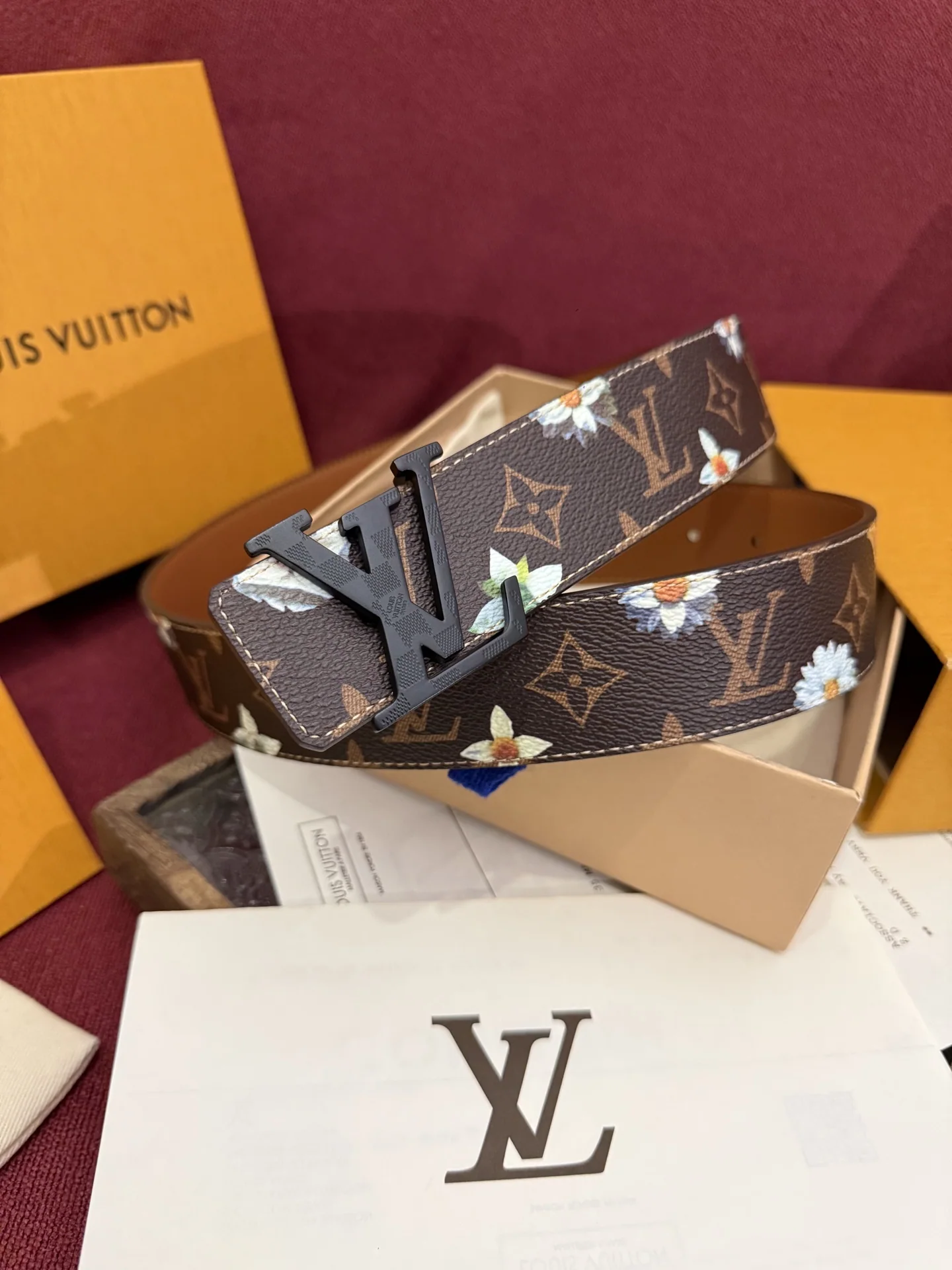 루이비통 LV 이니셜 모노그램 플라워 리버시블 벨트 상세 이미지 5