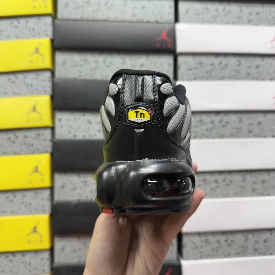 나이키 [BD] 에어 맥스 플러스 CI2299-001 201844 Nike Air Max Plus Black Gradient Red 상세 이미지 7