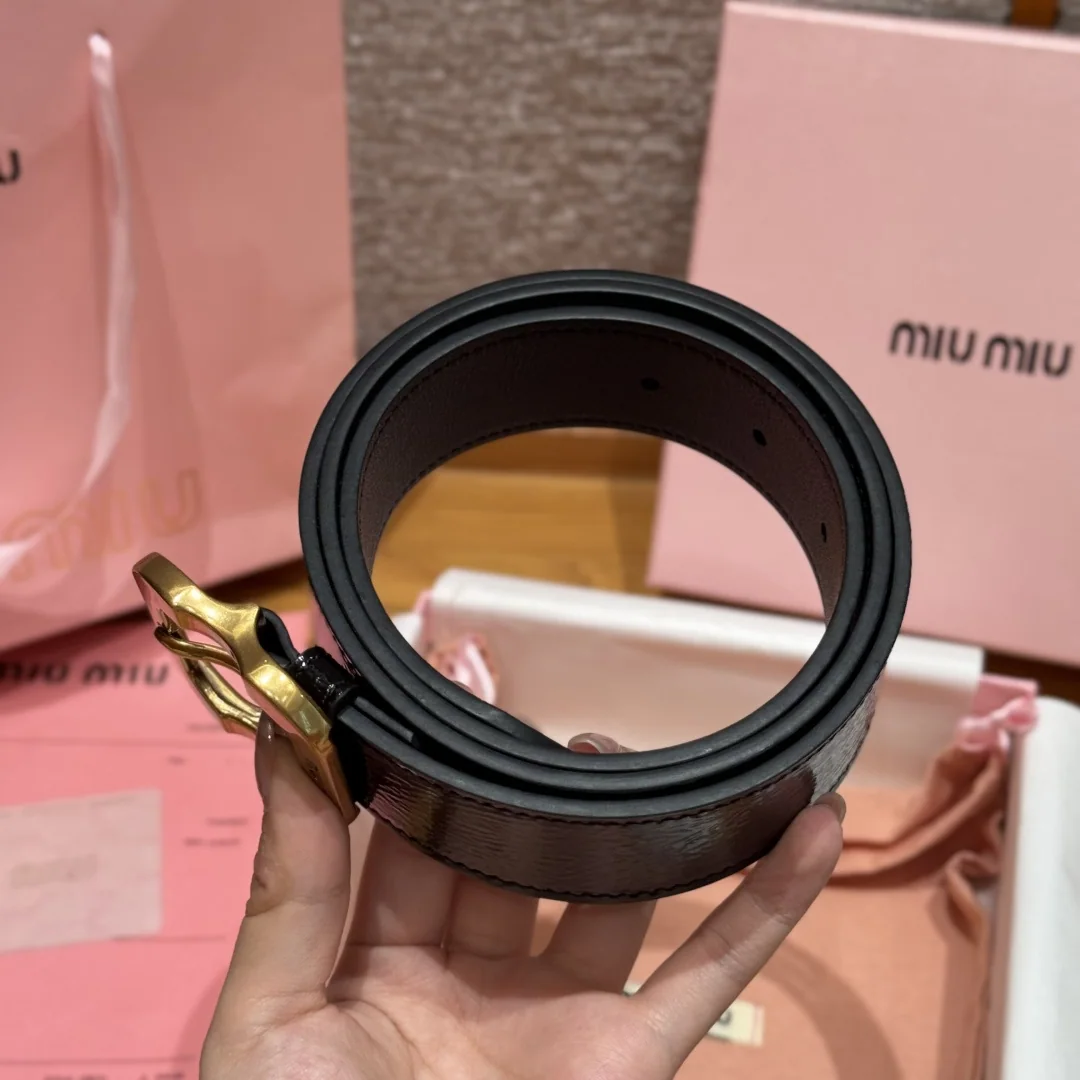 미우미우 카프스킨 메탈 로고 벨트 상세 이미지 4