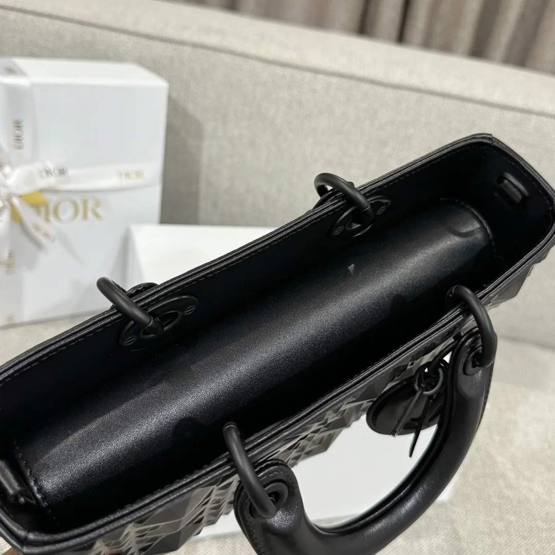 디올 라이코 26 다이아몬드 레이디백 상세 이미지 4