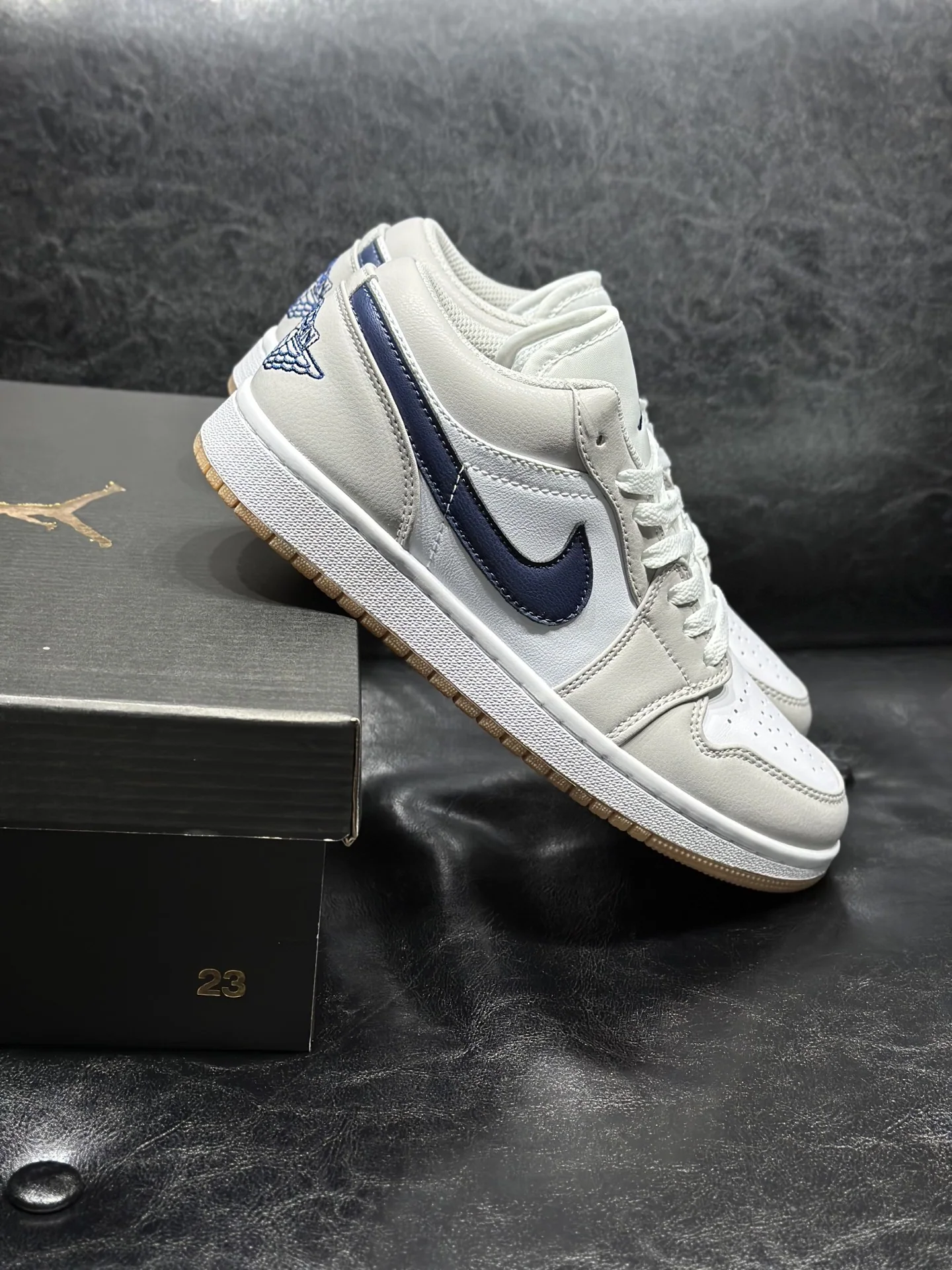 나이키조던 AJ 1 로우 신발 상세 이미지 3