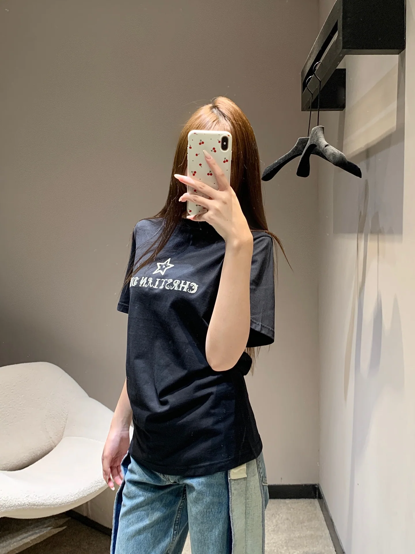 디올 여성 반팔 티셔츠 오각별 자수 상세 이미지 7