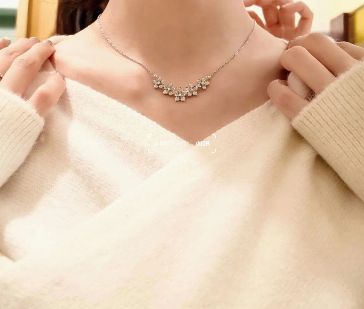 그라프 오화 모티프 고탄소 다이아 목걸이 상세 이미지 2