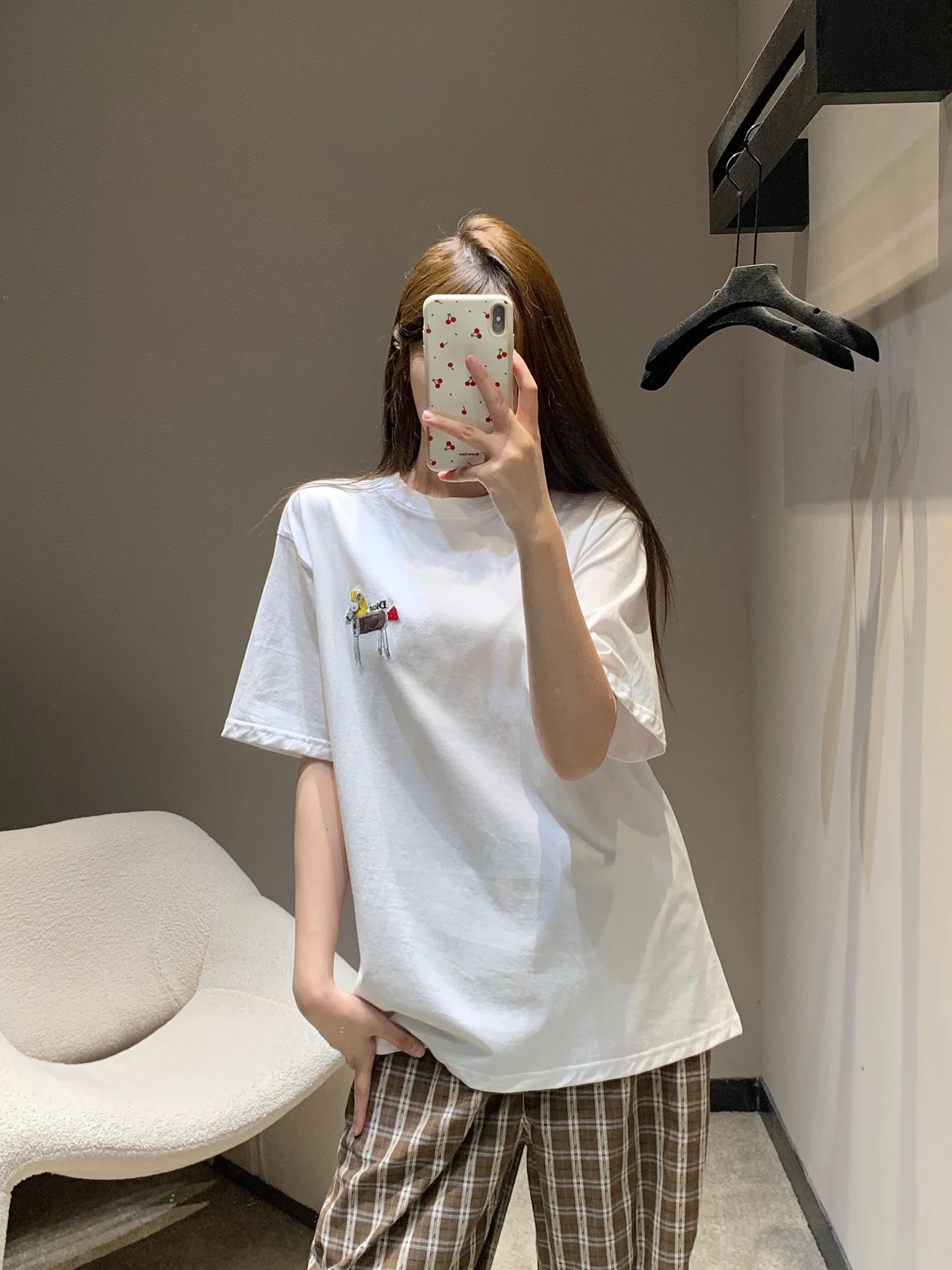디올 포니 자수 오버사이즈 여성 반팔 티셔츠 26 SS 상세 이미지 3