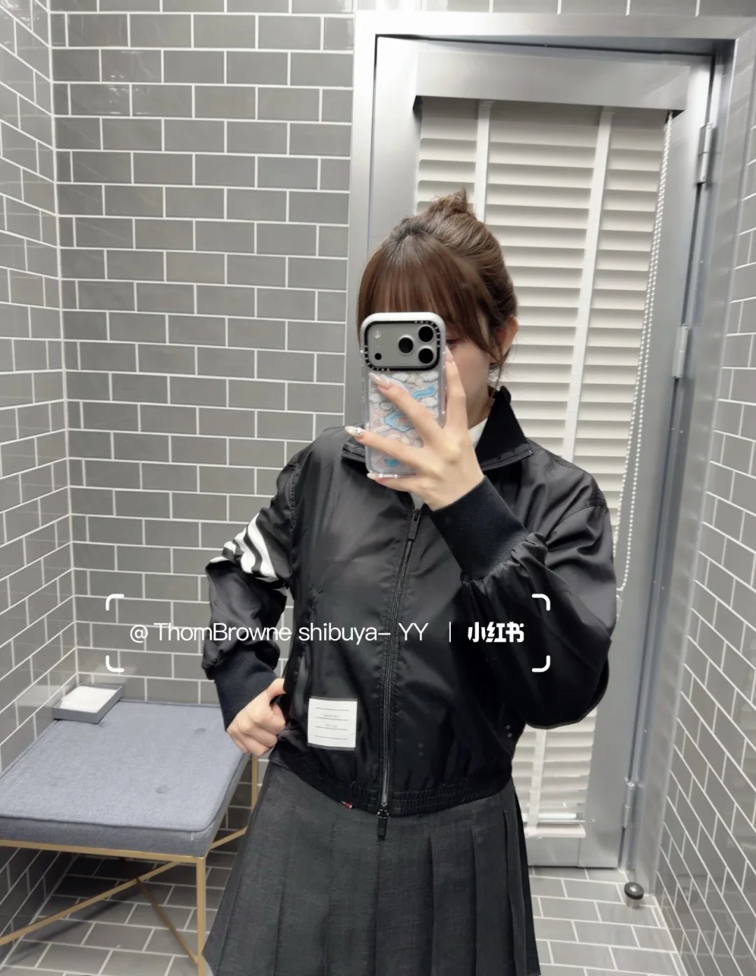 톰브라운 4 바 스트라이프 경량 나일론 여성 자켓 상세 이미지 2
