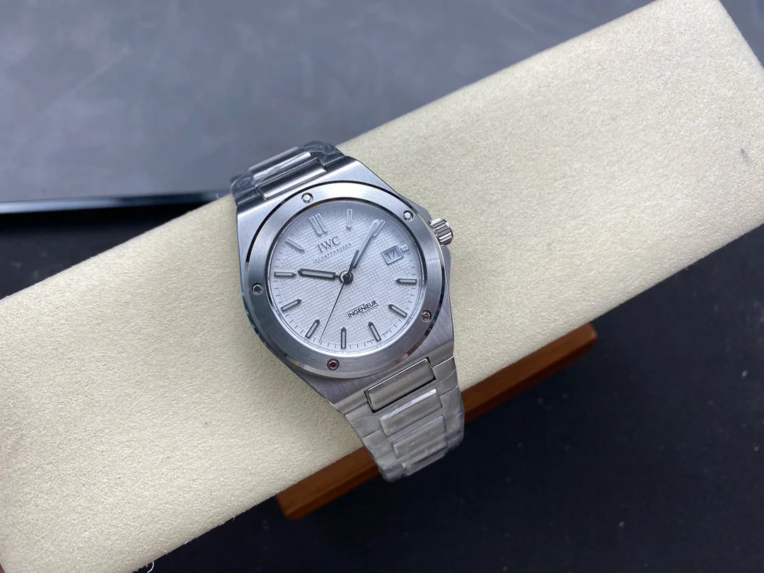 IWC 인제니어 오토매틱 시계 상세 이미지 4