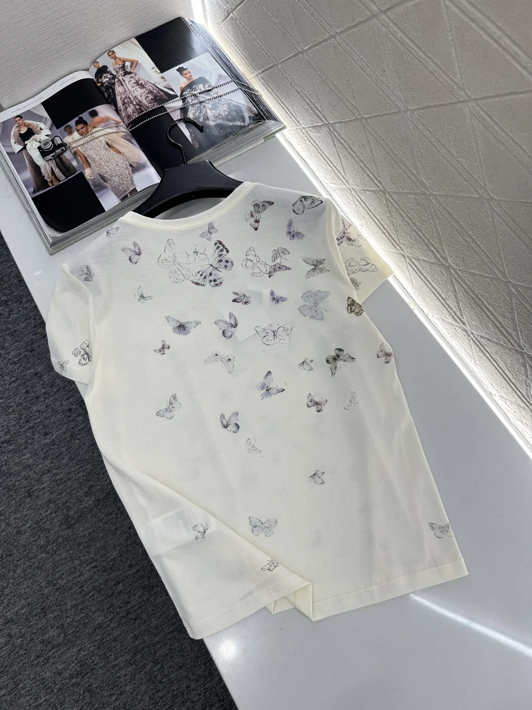 디올 여성 나비 프린트 반팔 티셔츠 상세 이미지 7