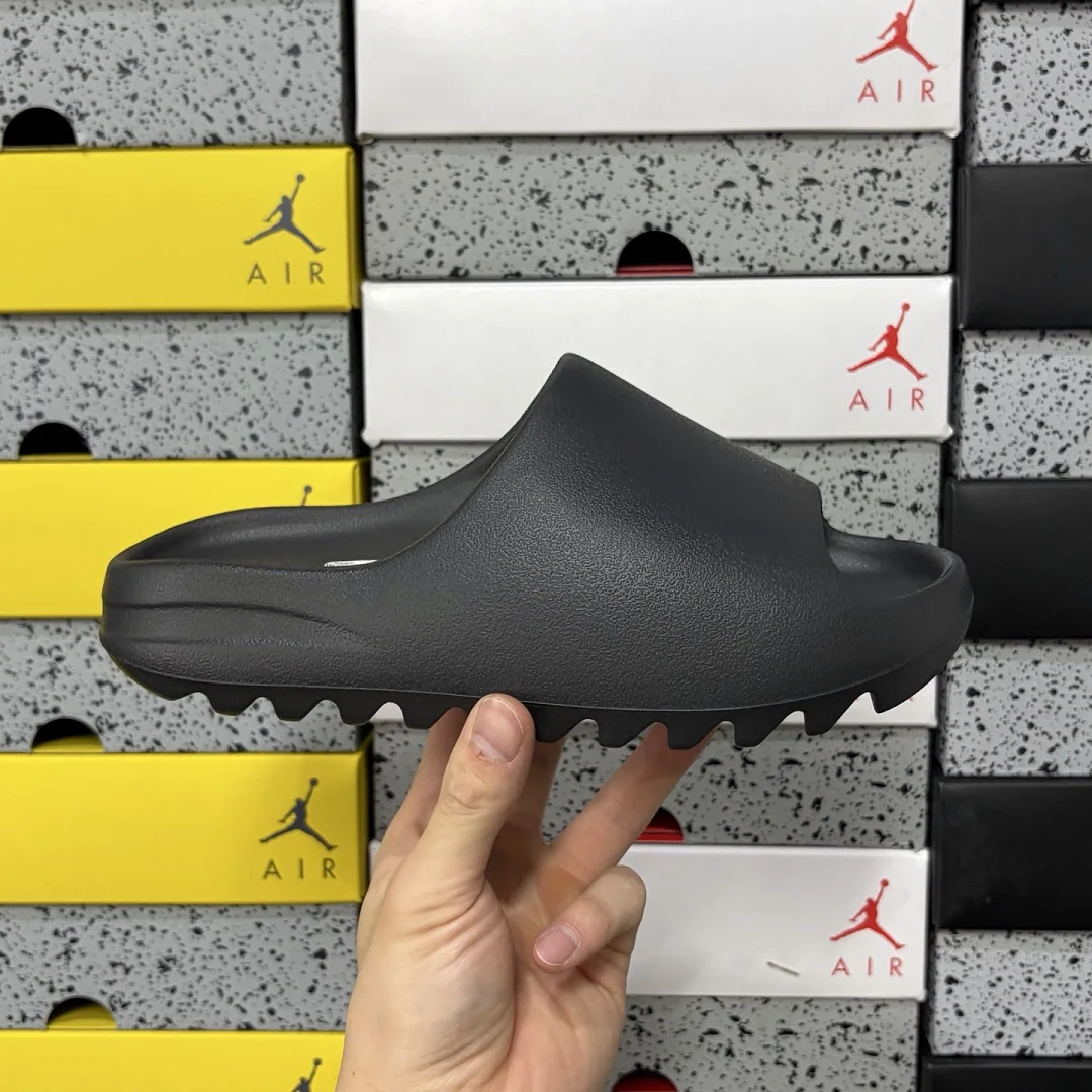 아디다스 [LW] 이지 슬라이드 HQ6448 200616 Adidas Yeezy Slide Onyx 상세 이미지 3