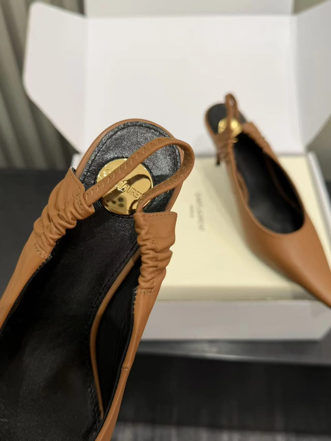 생로랑 YSL 스퀘어 토 오픈 백 샌들 상세 이미지 7