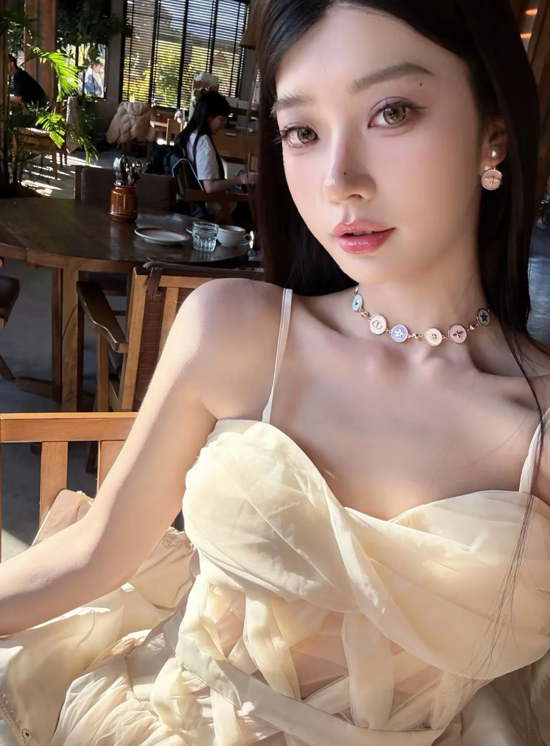 디올 D-Luck 라운드 수지 장식 목걸이 상세 이미지 2