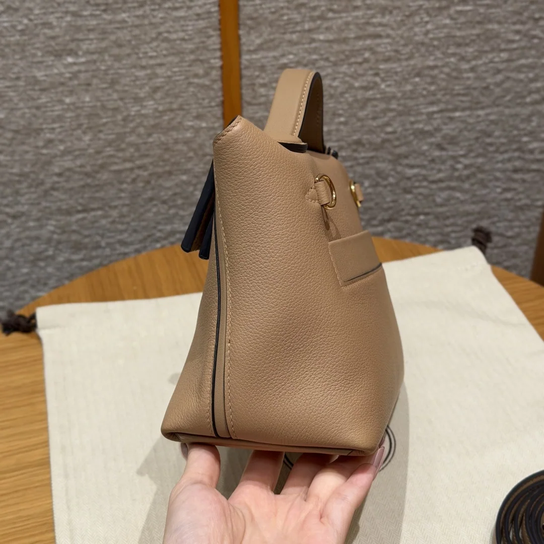 에르메스 켈리 21 cm 밀크티 가죽 가방 상세 이미지 4