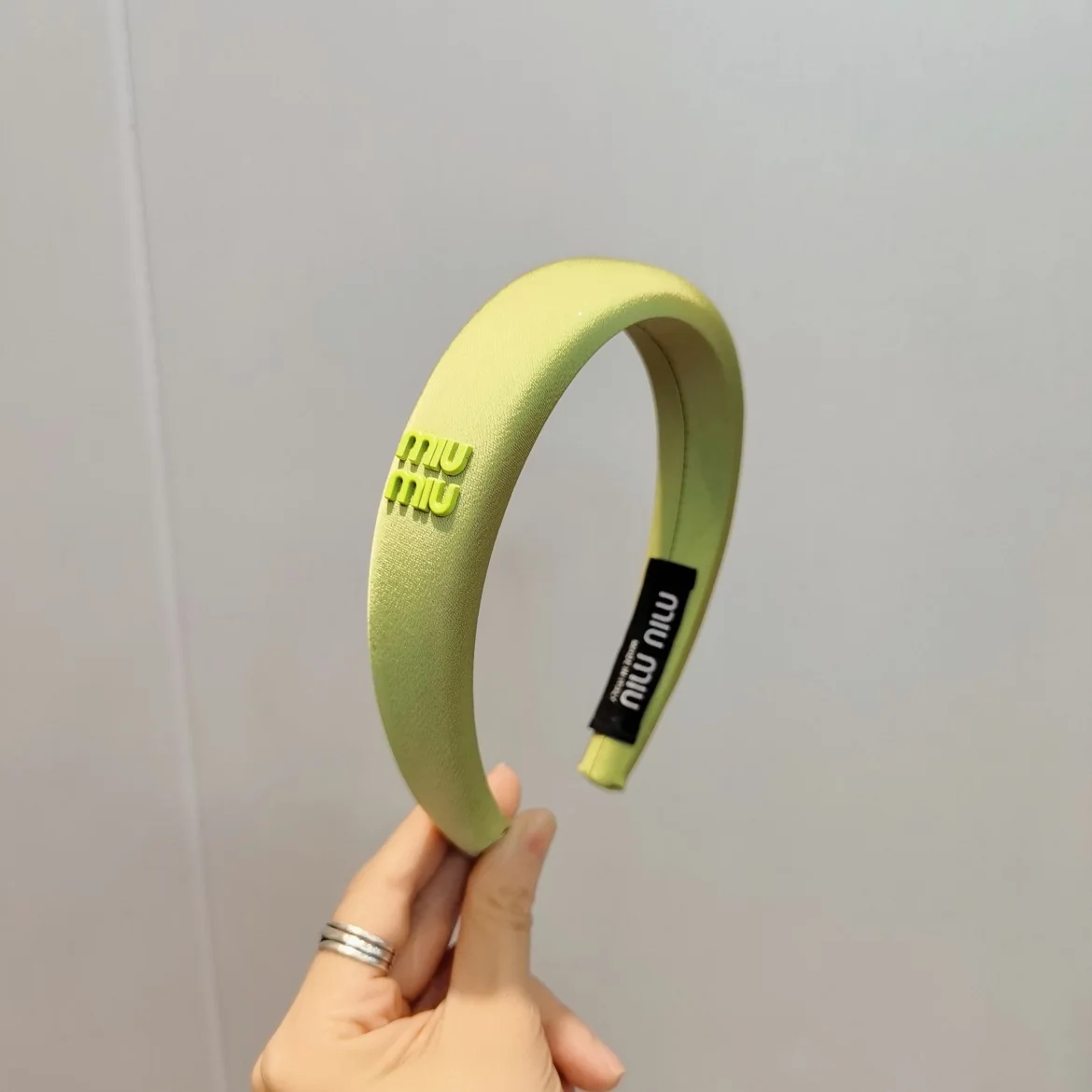 미우미우 새틴 헤어밴드 상세 이미지 6