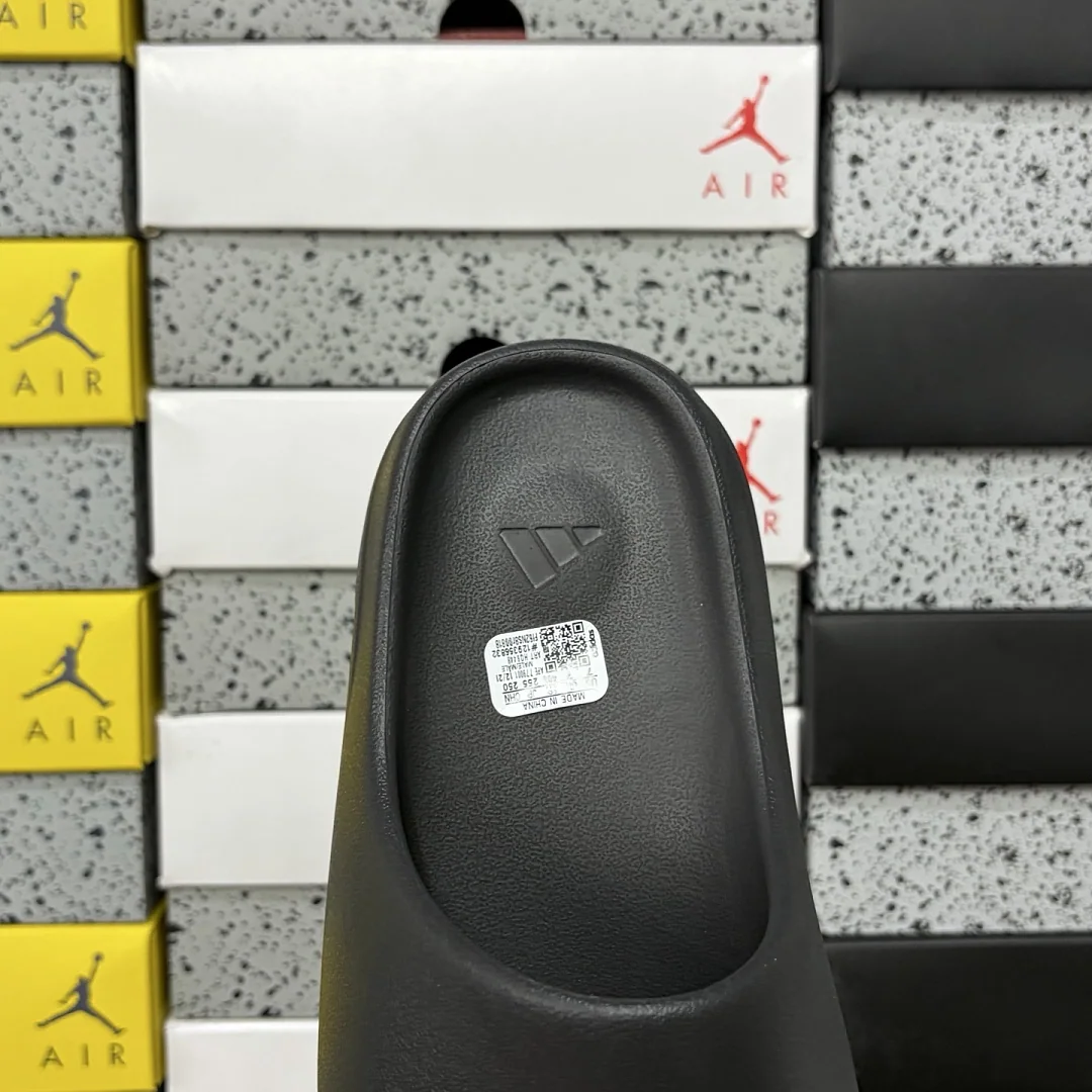 아디다스 [LW] 이지 슬라이드 HQ6448 200616 Adidas Yeezy Slide Onyx 상세 이미지 7