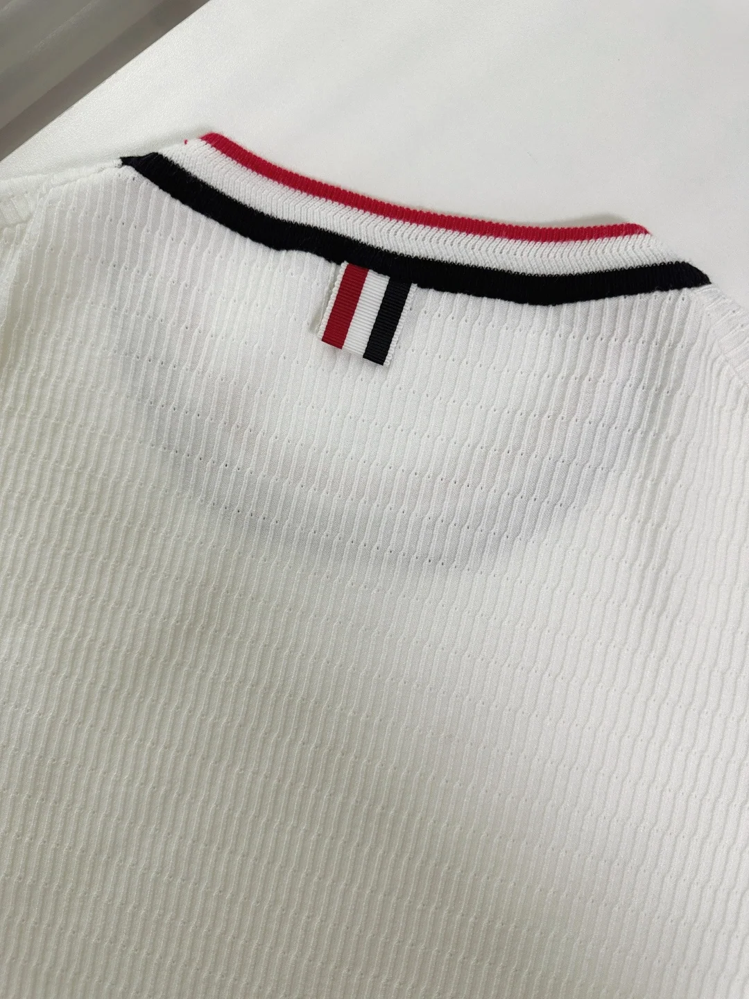 톰브라운 투톤 리브 니트 크루넥 반팔 티셔츠 상세 이미지 8