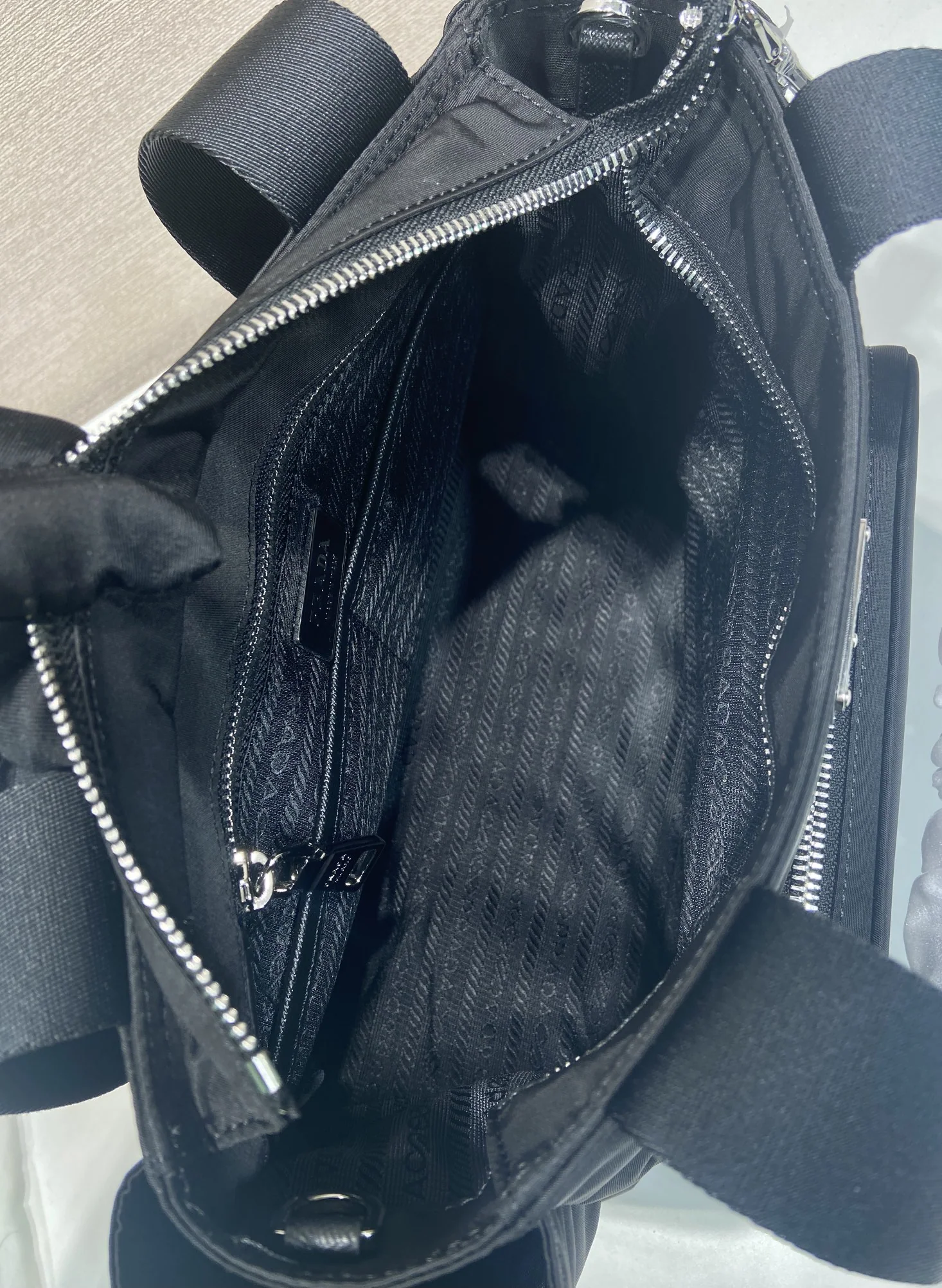 프라다 리나일론 삼각 로고 토트백 1BG582 상세 이미지 8