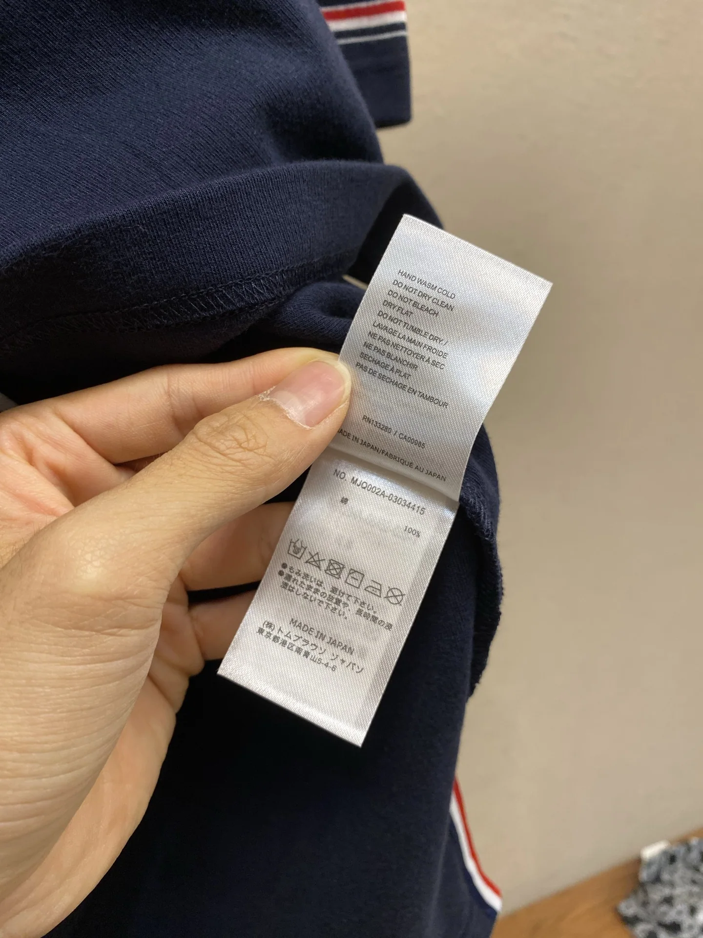 톰브라운 네이비 스트라이프 코튼 반팔 티셔츠 상세 이미지 8