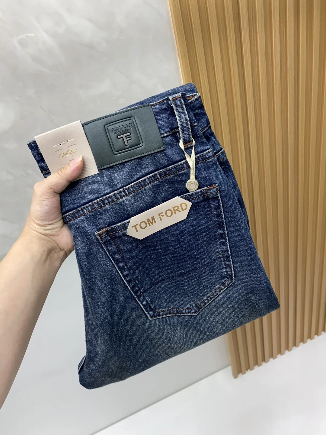 톰포드 남성 슬림핏 데미지 워시 데님 바지 상세 이미지 1
