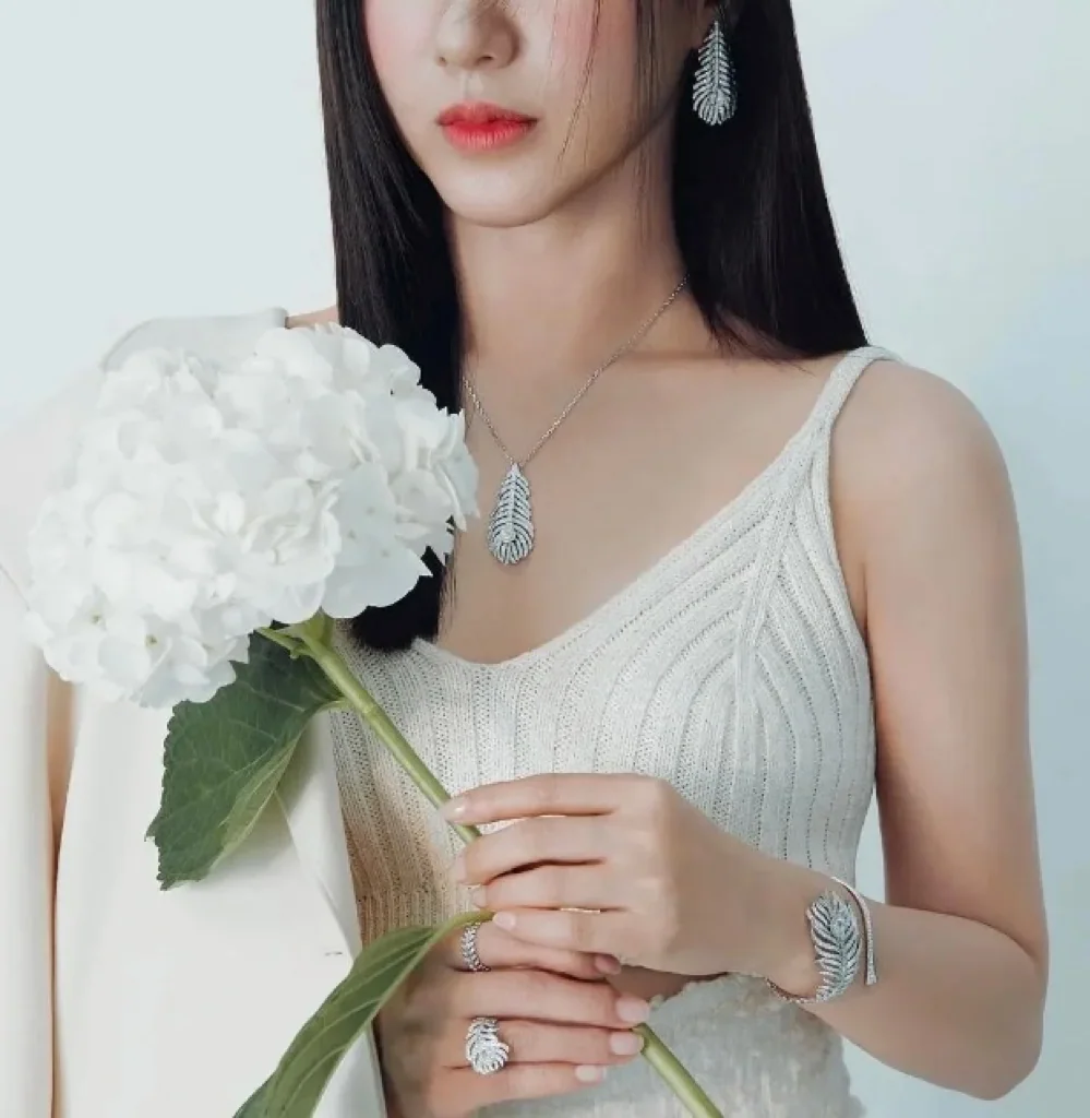 부쉐론 다이아몬드 장식 귀걸이 상세 이미지 1