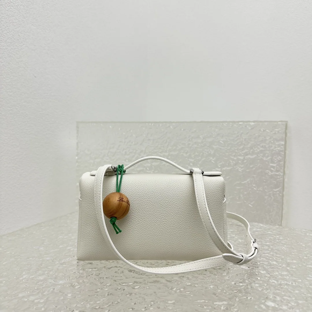 로로피아나 엑스트라포켓 핸드백 상세 이미지 4