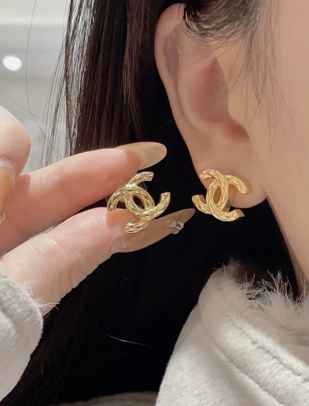 샤넬 골드 퀼팅 더블 C 귀걸이 상세 이미지 4