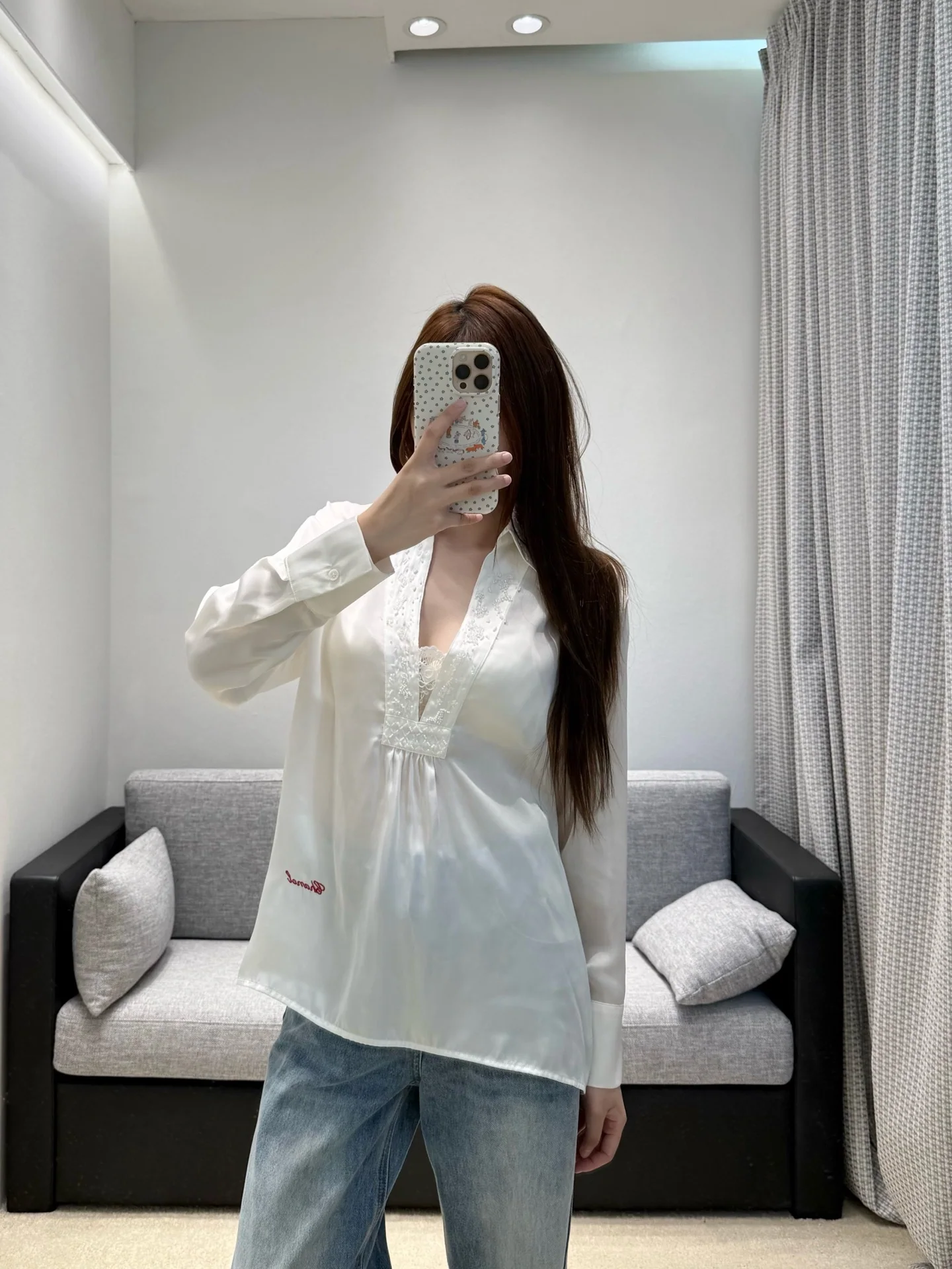 샤넬 새틴 레이스 V넥 여성 셔츠 상세 이미지 1