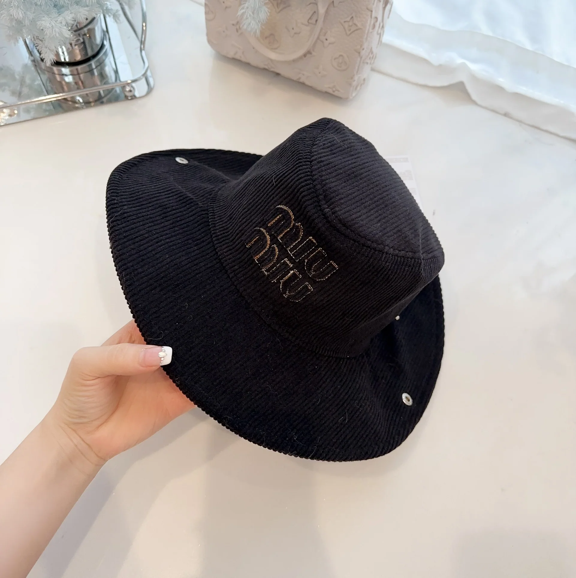 미우미우 모자 81154 Miu Miu Cap 상세 이미지 4