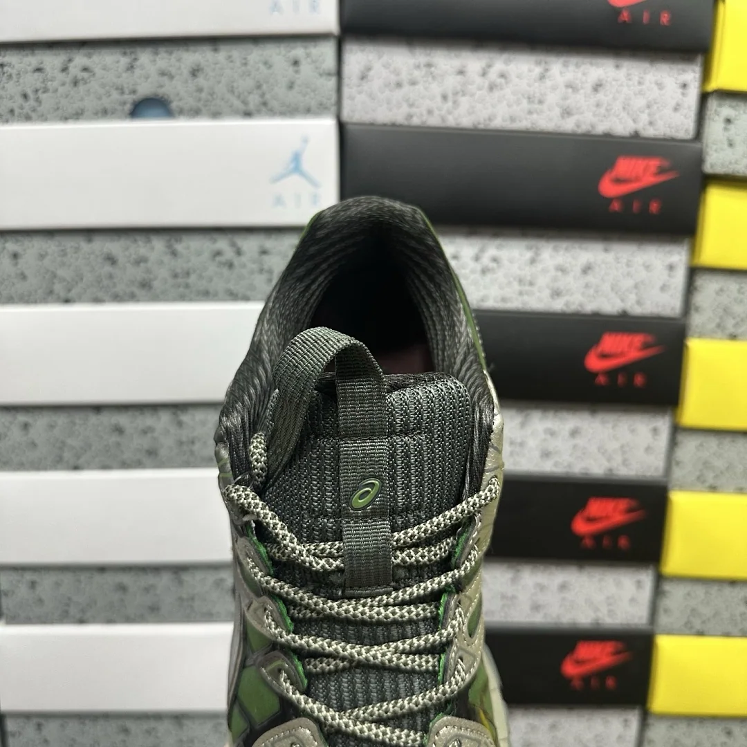 아식스 [KO] 1203A664-300 200454 Asics UB10-S Gel-Kayano 20 Kiko Kostadinov Moss 상세 이미지 5