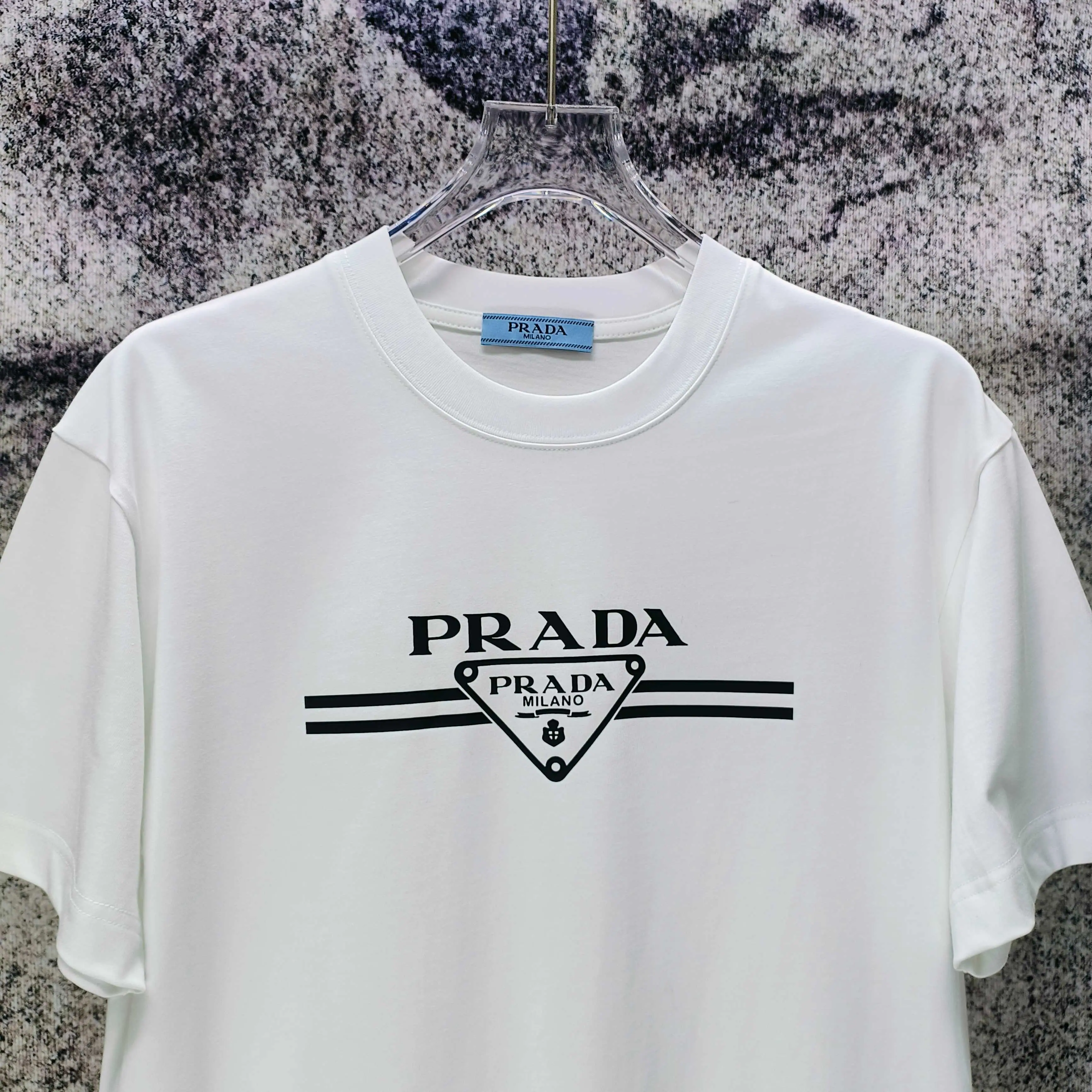 프라다 여성 루즈핏 반팔 티셔츠 상세 이미지 3