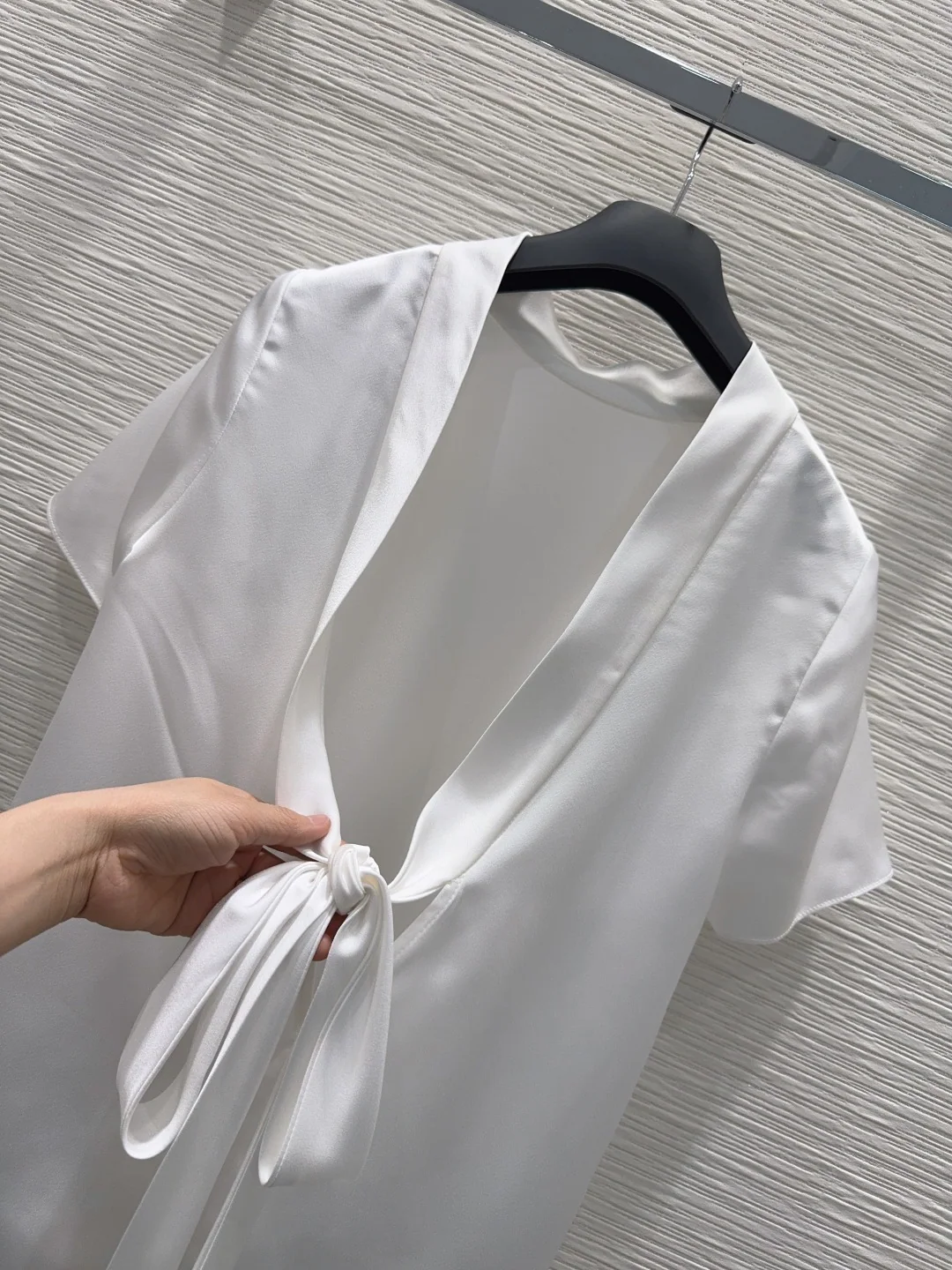 디올 실크 감촉 여성 반팔 티셔츠 상세 이미지 8