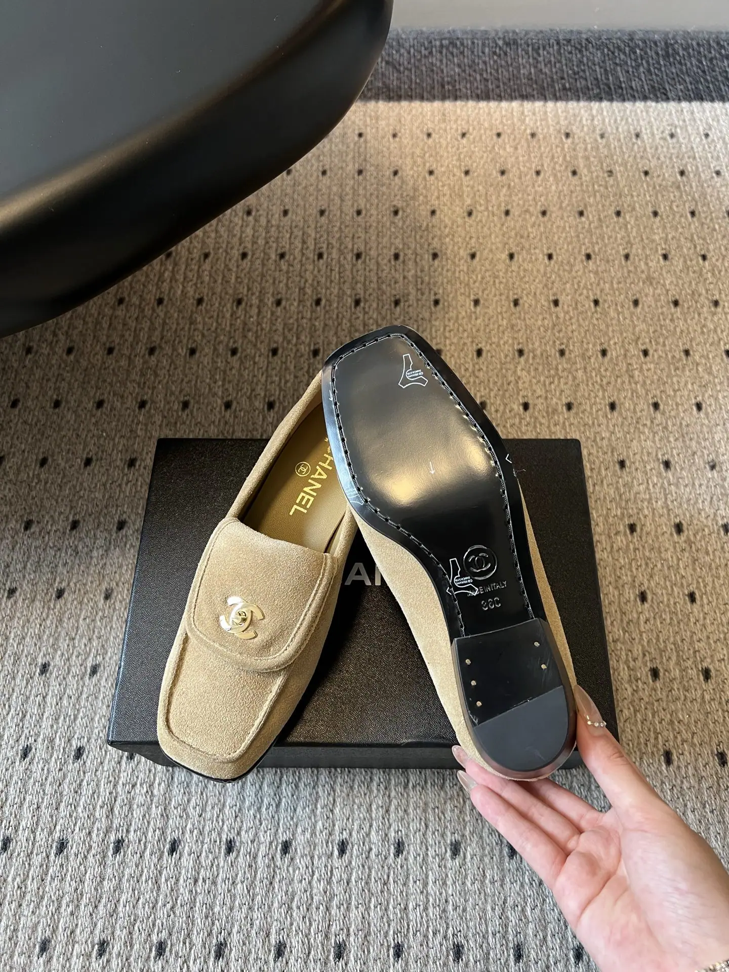 샤넬 스퀘어 토 버클 로퍼 상세 이미지 3