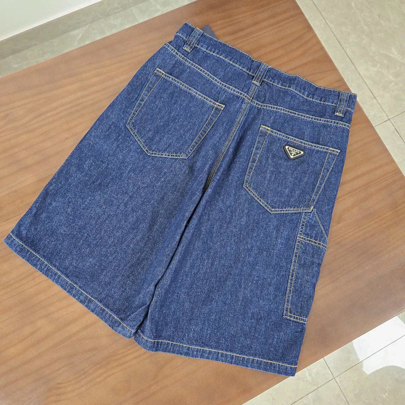 프라다 24 SS 데님 남성 반바지 24SS 상세 이미지 2
