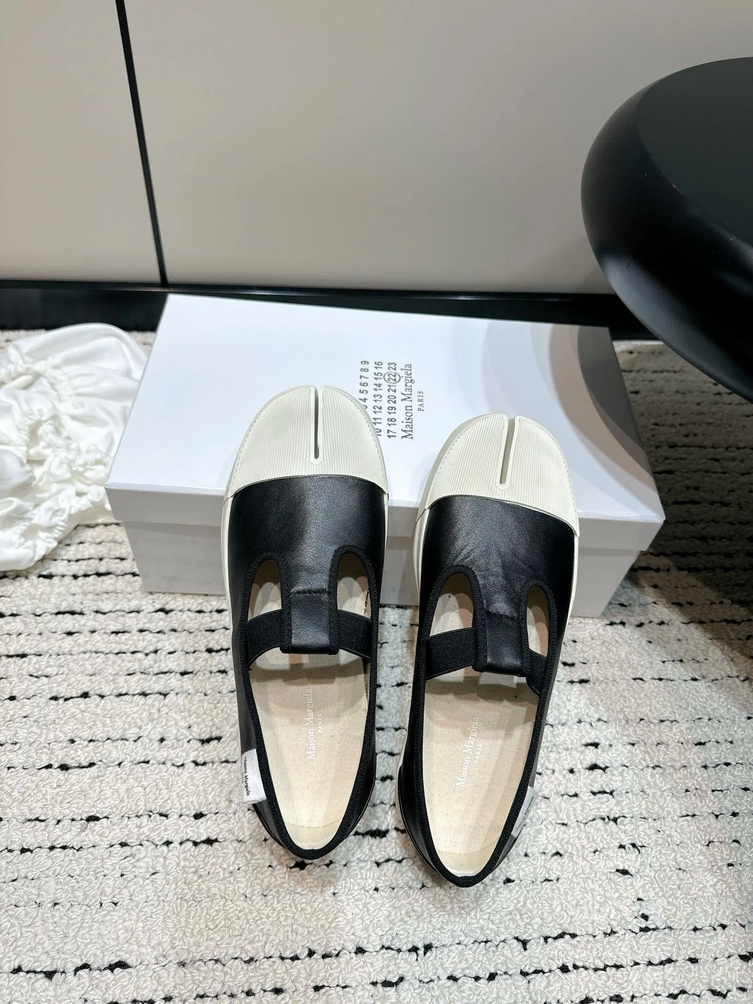 마르지엘라 갈라진 앞코 스트랩 가죽 스니커즈 9086 상세 이미지 5