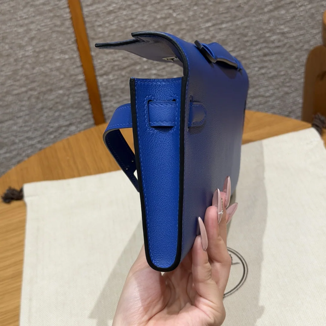 에르메스 켈리 블루 일렉트릭 스위프트 가죽 핸드백 상세 이미지 4