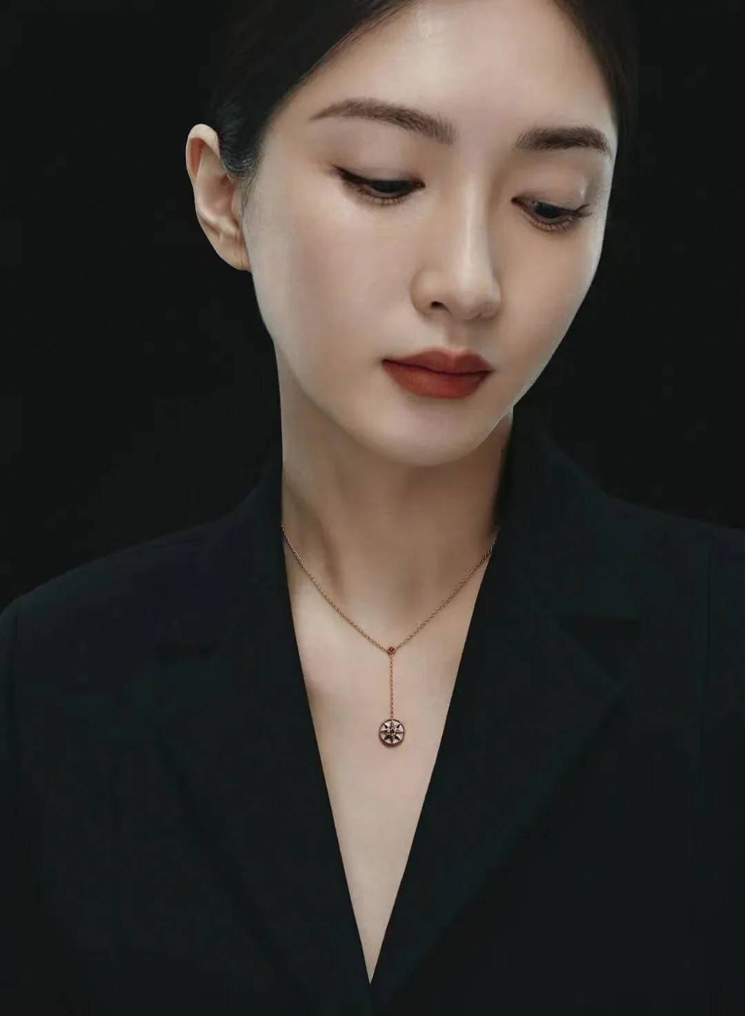 디올 컴퍼스 로즈 다이아몬드 목걸이 상세 이미지 9