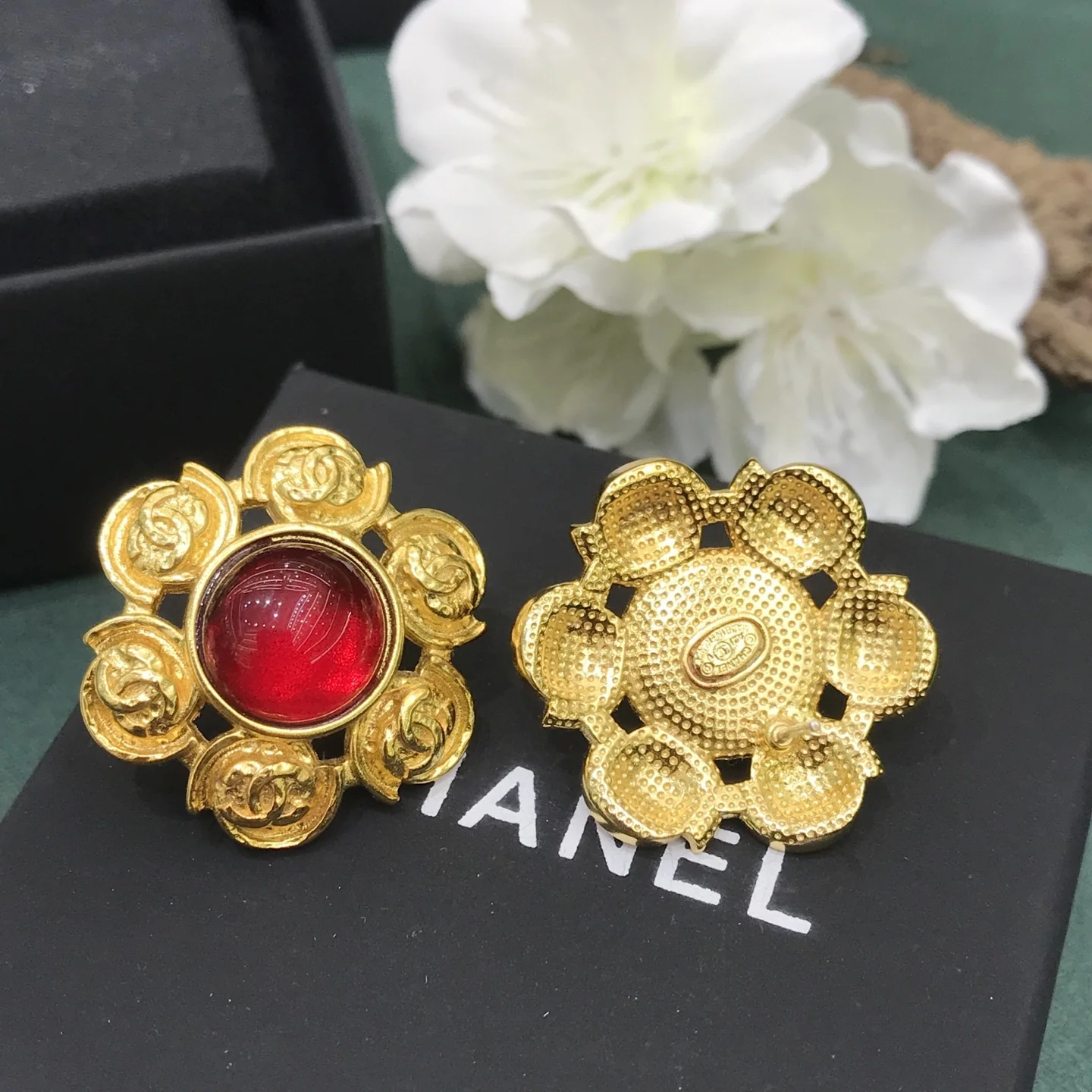 샤넬 해바라기 레드 아게이트 스터드 귀걸이 상세 이미지 7