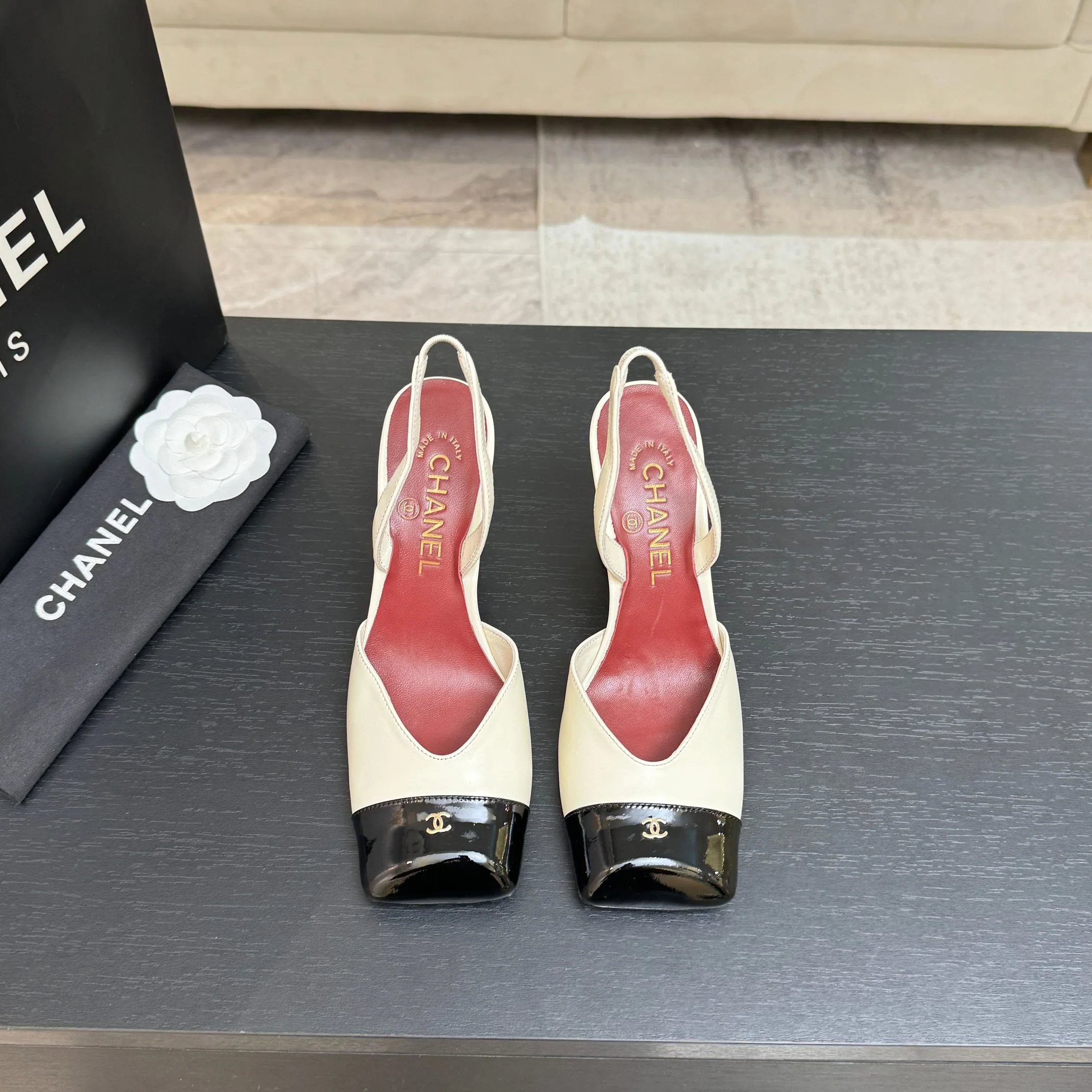 샤넬 더블 C 스티치 스퀘어토 백리스 샌들 상세 이미지 1