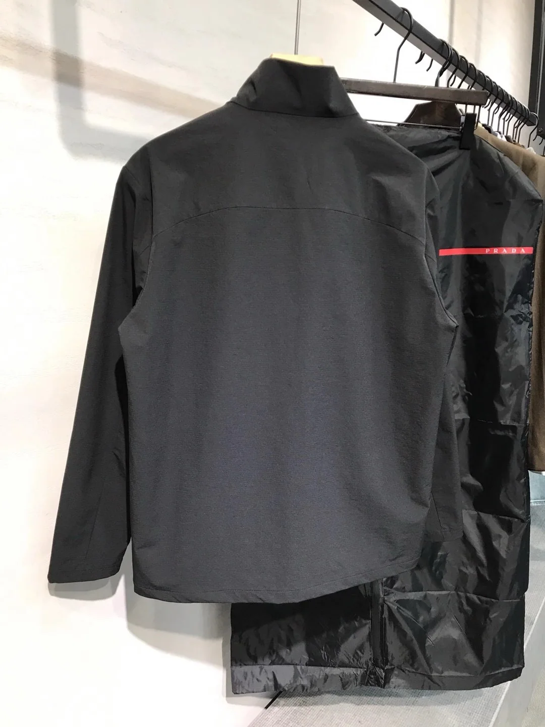 프라다 26 ss 블랙나이트 재킷 19439 Prada 상세 이미지 2