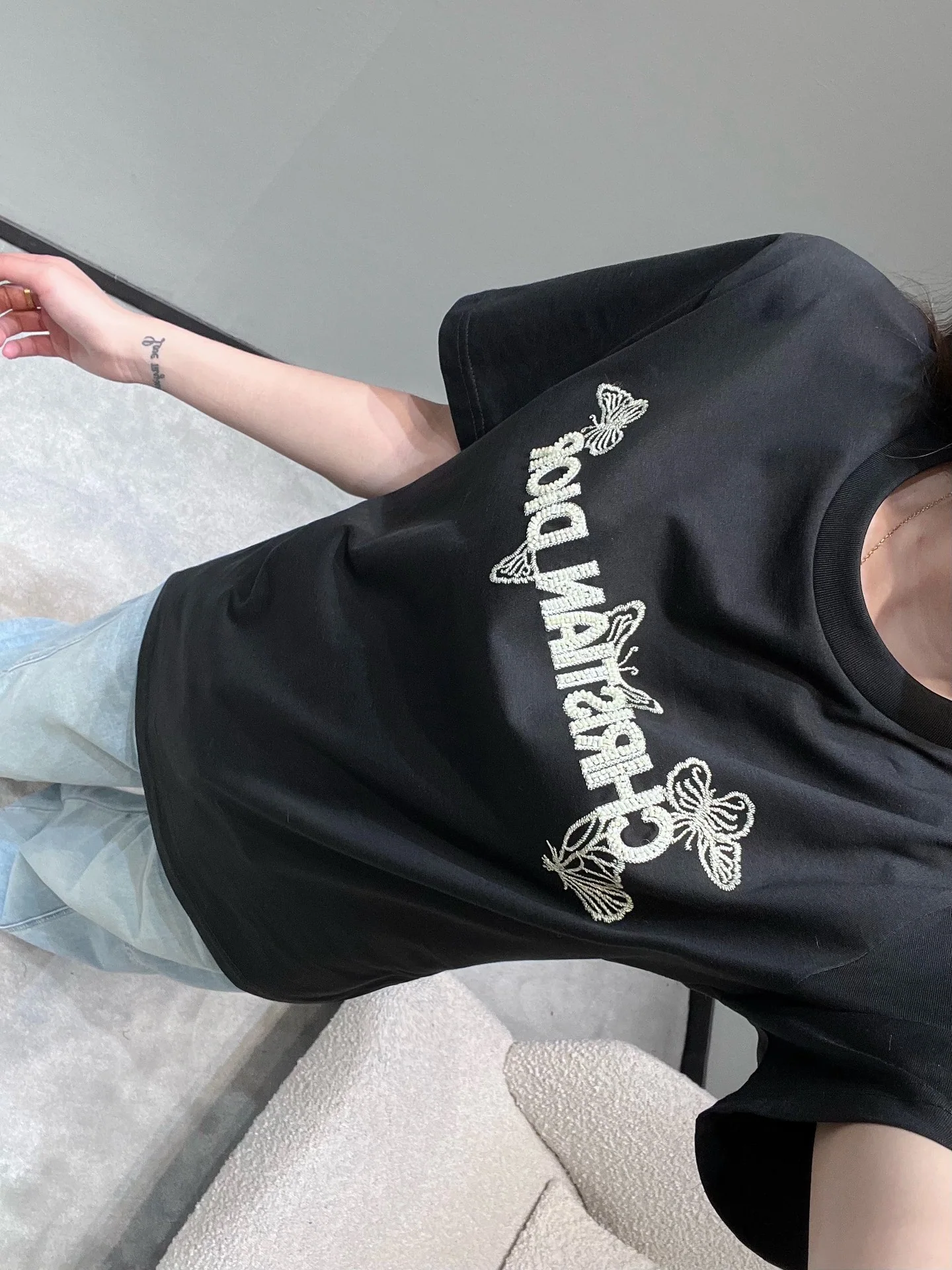 디올 나비 자수 반팔 티셔츠 26 SS 상세 이미지 5