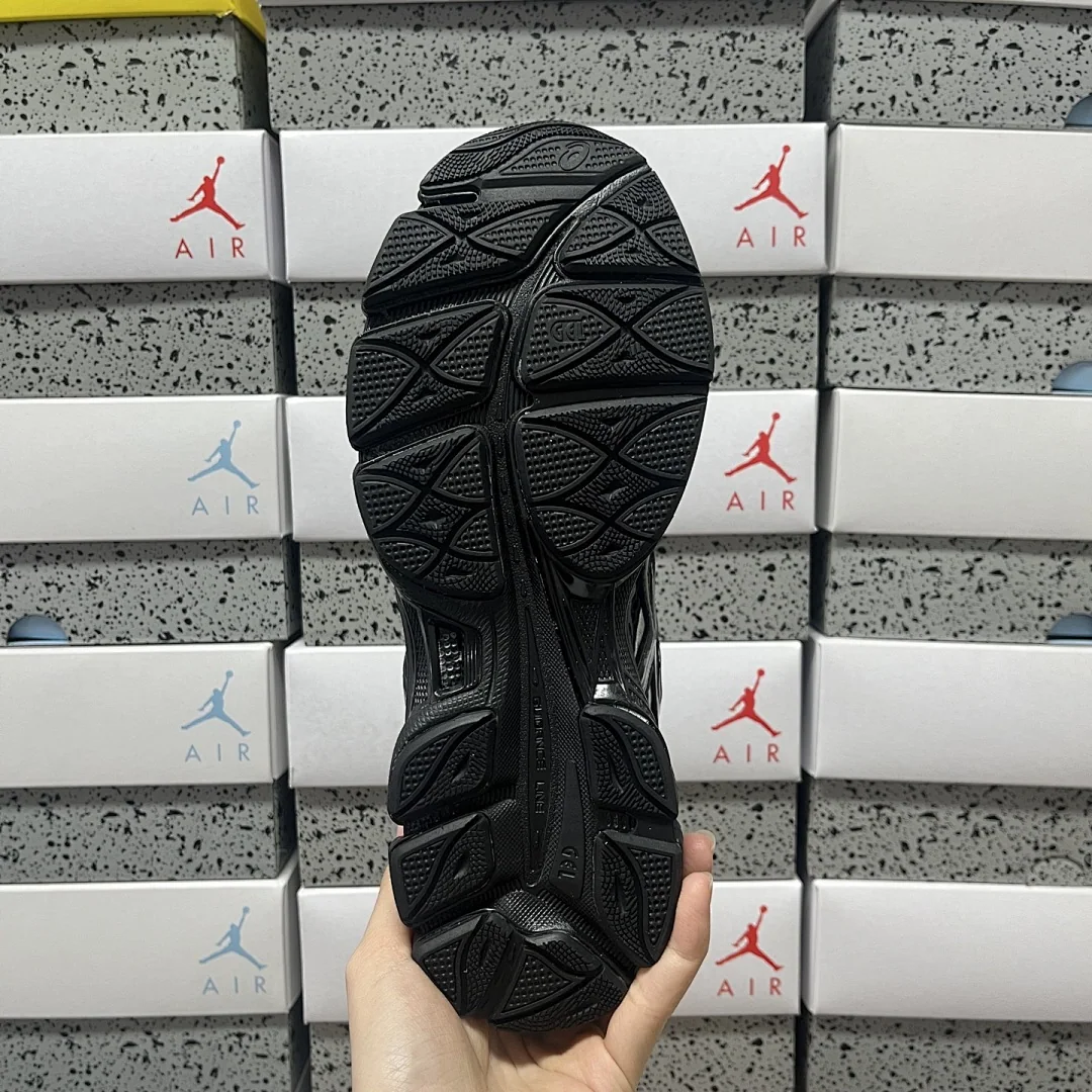아식스 [TOP] 젤 큐뮬러스 16 1203A733-002 200316 Asics Gel-Cumulus 16 Black Pure Silver 상세 이미지 4