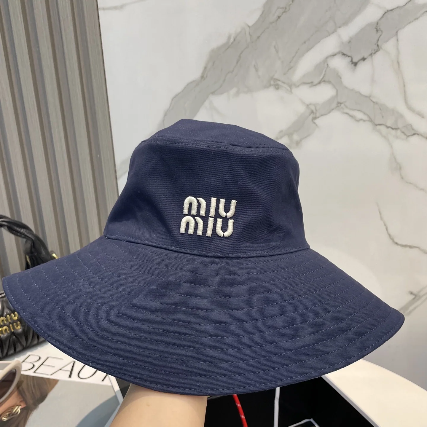 미우미우 버킷 햇 모자 상세 이미지 2