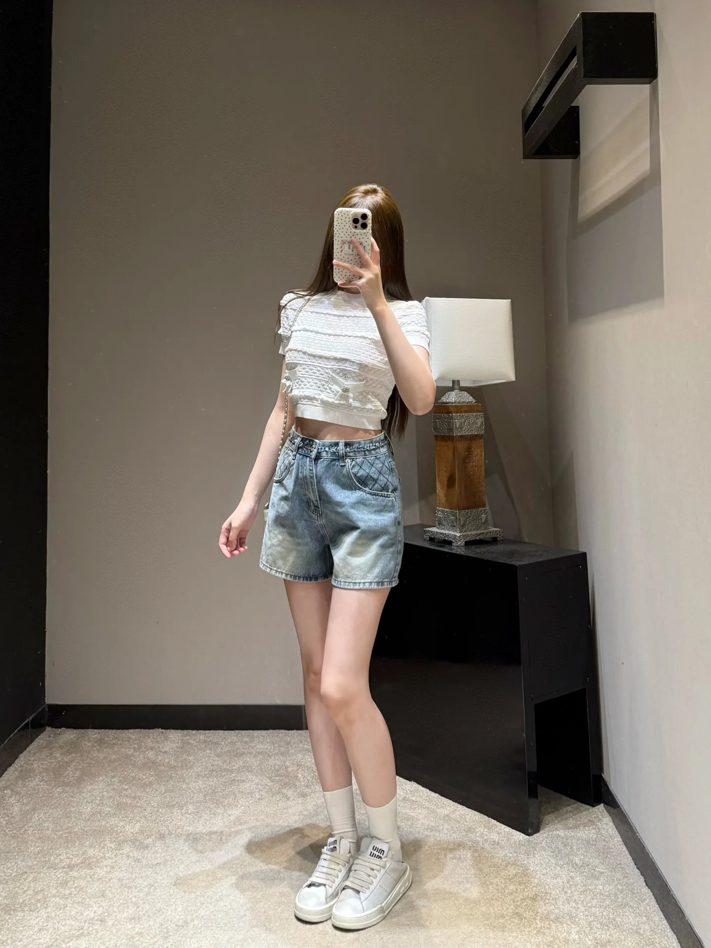 샤넬 다이아몬드 퀼팅 체인 허리 워시드 데님 반바지 상세 이미지 4