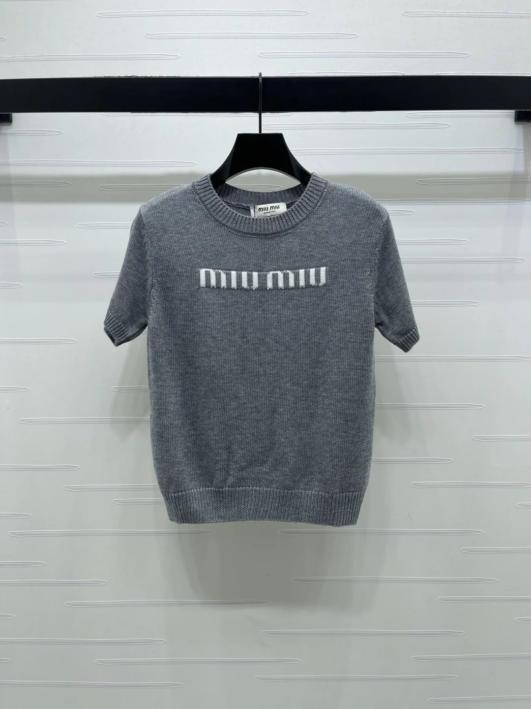 미우미우 크루넥 로고 니트 반팔 티셔츠 상세 이미지 1