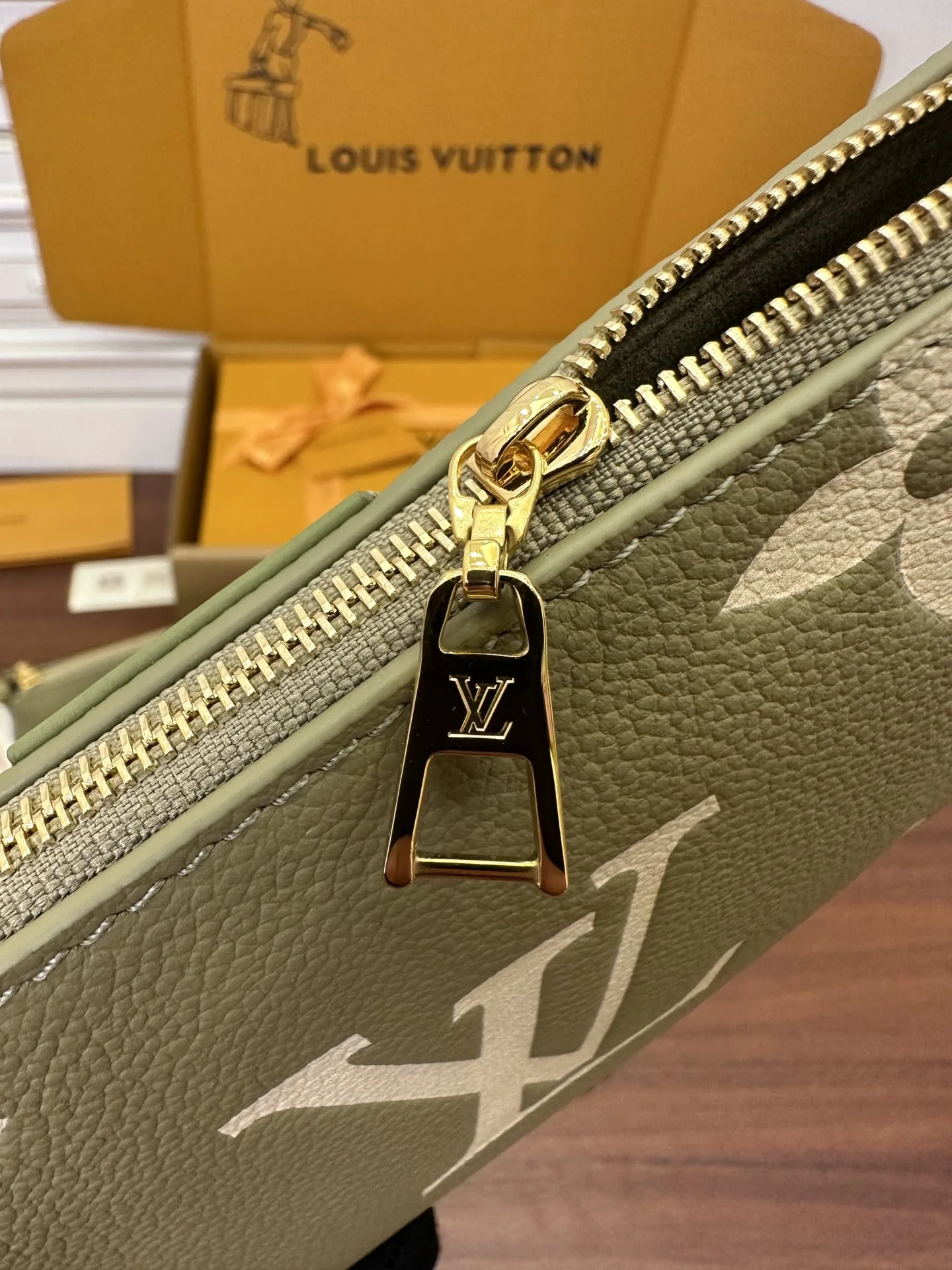루이비통 M22670 가방 상세 이미지 6
