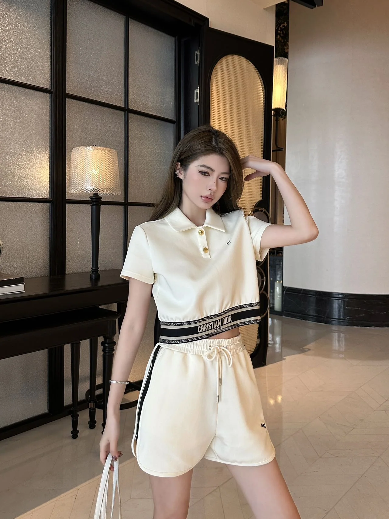 디올 레터 웨빙 벌 자수 카라 탑 반바지 세트 상세 이미지 1