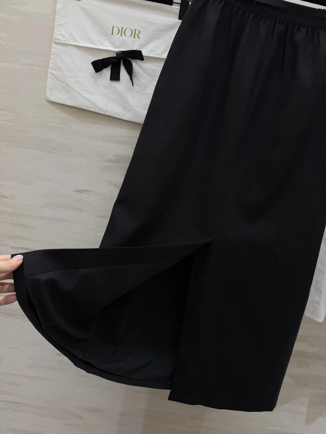 디올 흰색 셔츠 블랙 스커트 세트 상세 이미지 8