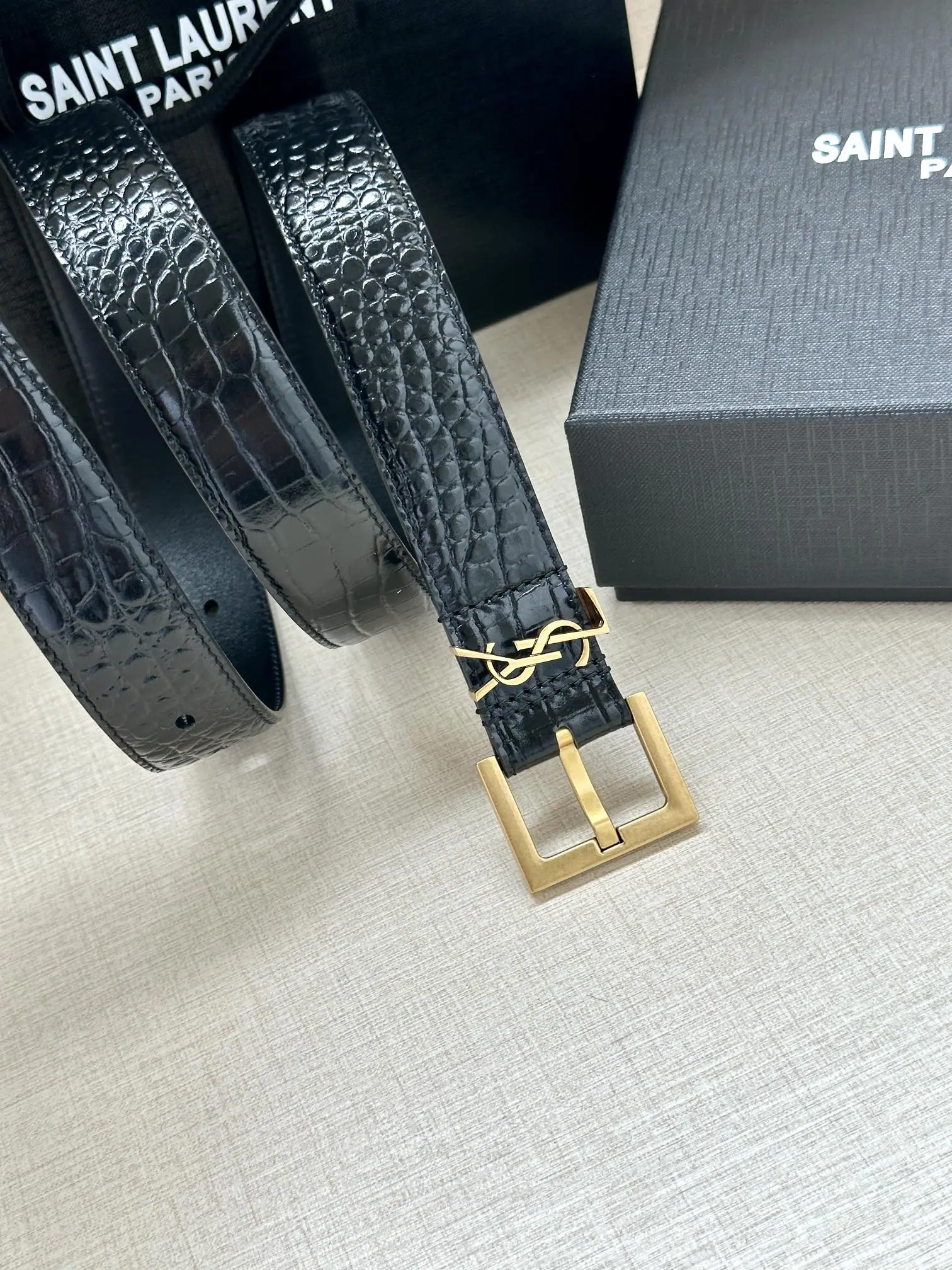 생로랑 YSL 모노그램 크로커다일 엠보싱 가죽 스퀘어 버클 벨트 상세 이미지 4